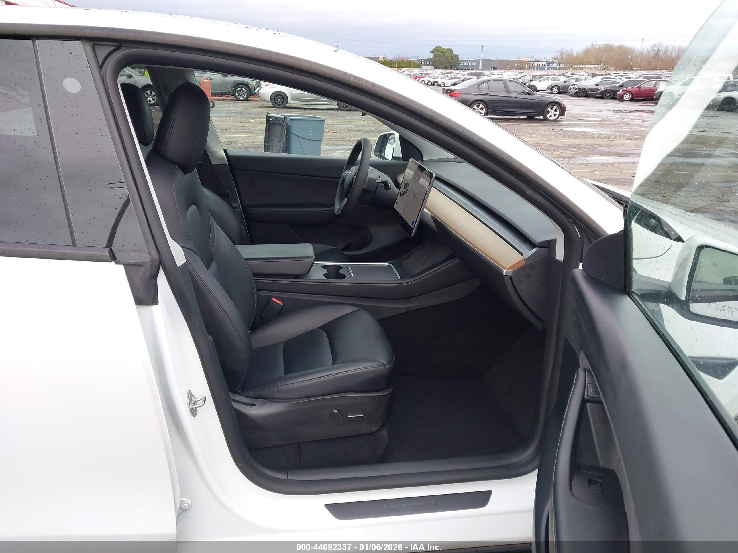 TESLA MODEL image 5