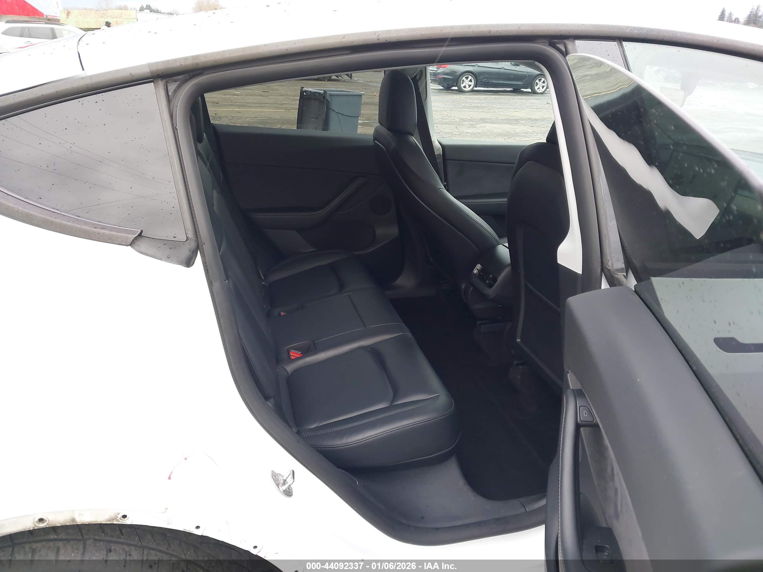 TESLA MODEL image 8