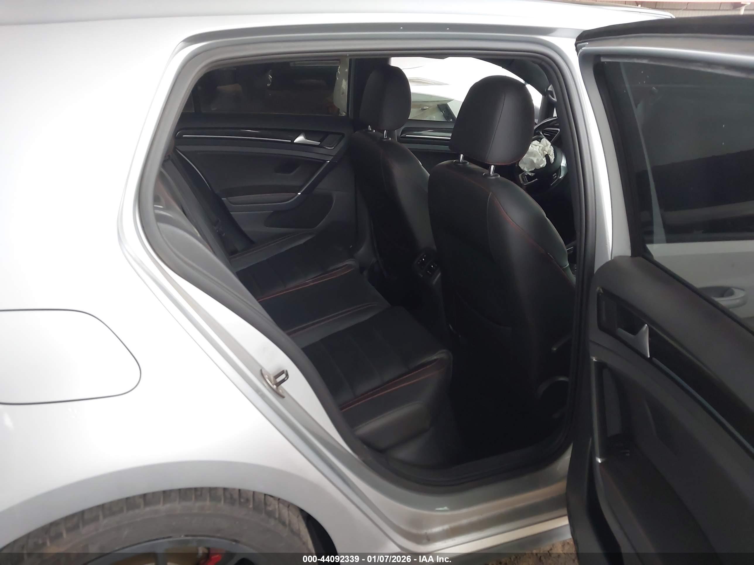 VOLKSWAGEN GOLF image 8