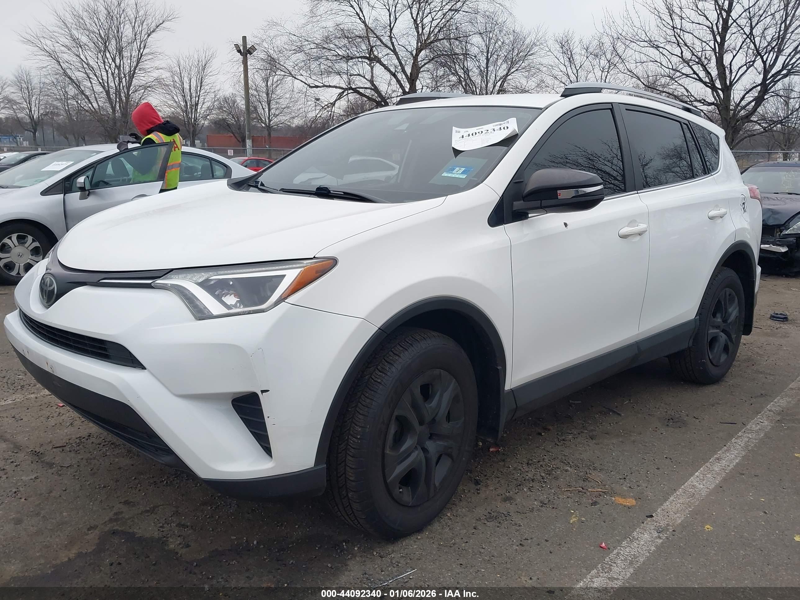 TOYOTA RAV4 image 2