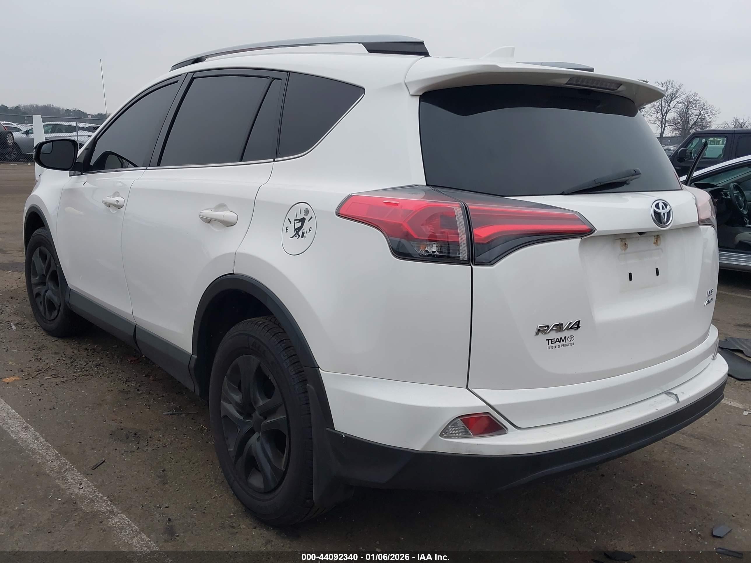 TOYOTA RAV4 image 3
