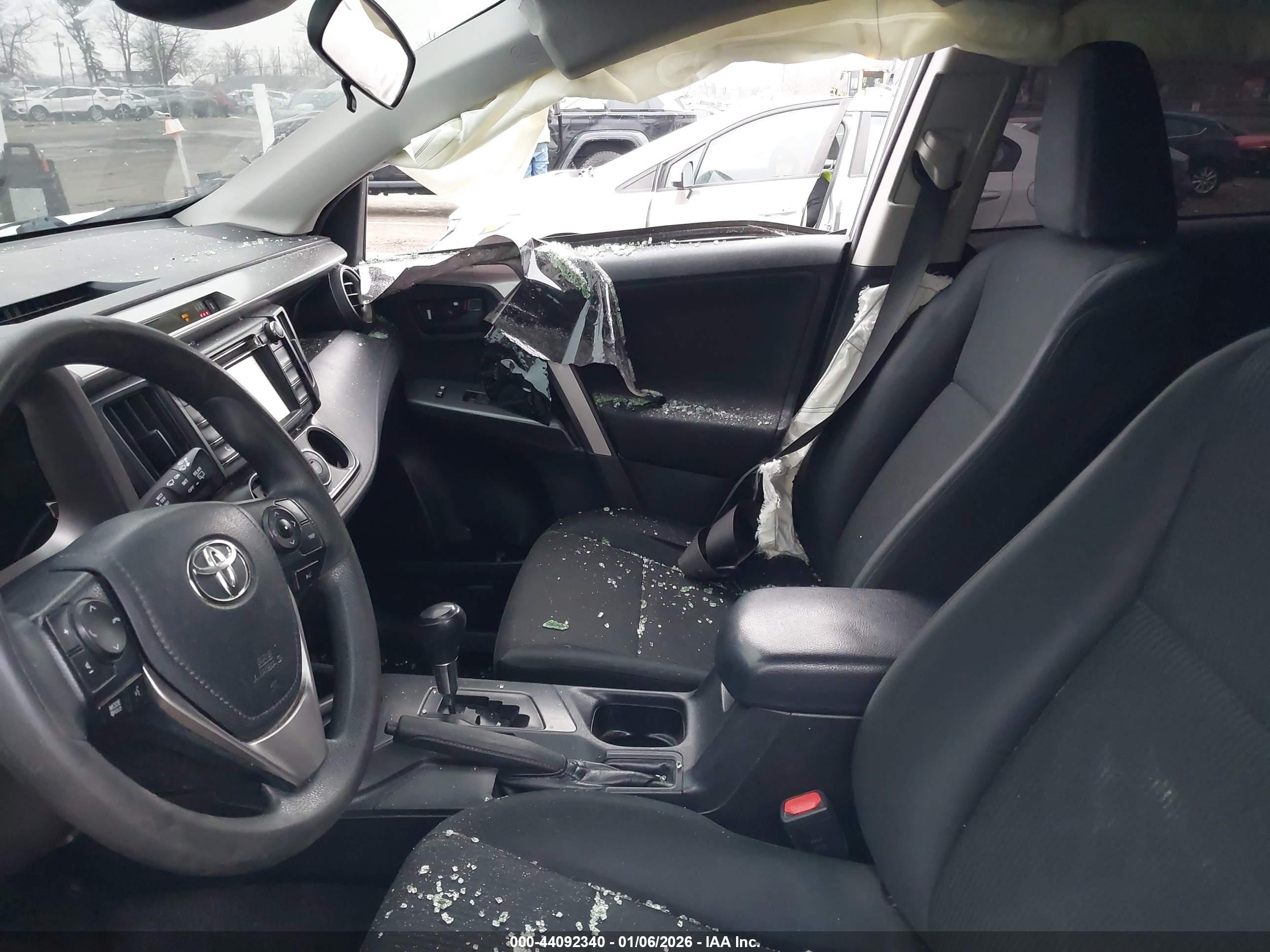 TOYOTA RAV4 image 5