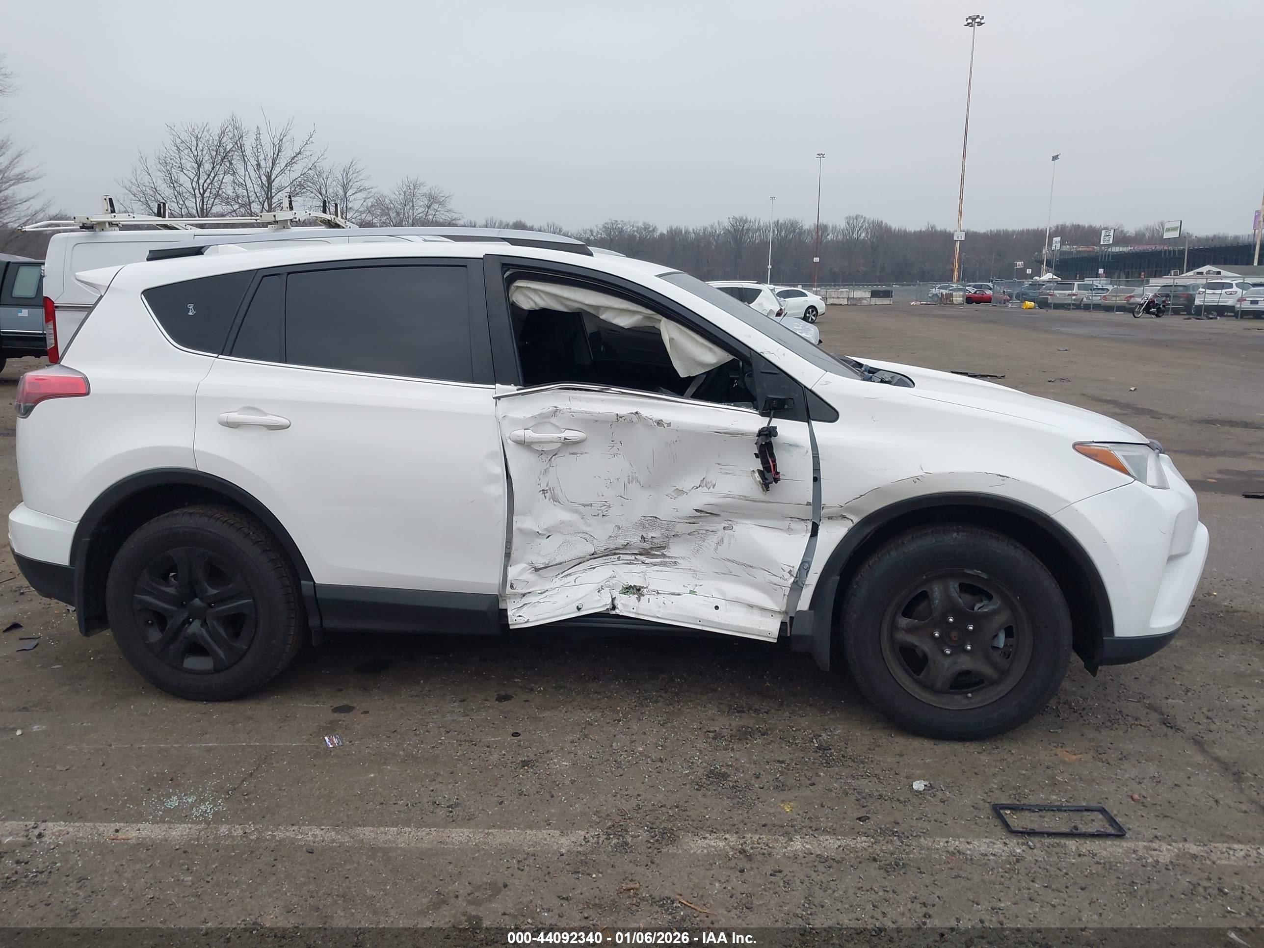 TOYOTA RAV4 image 6