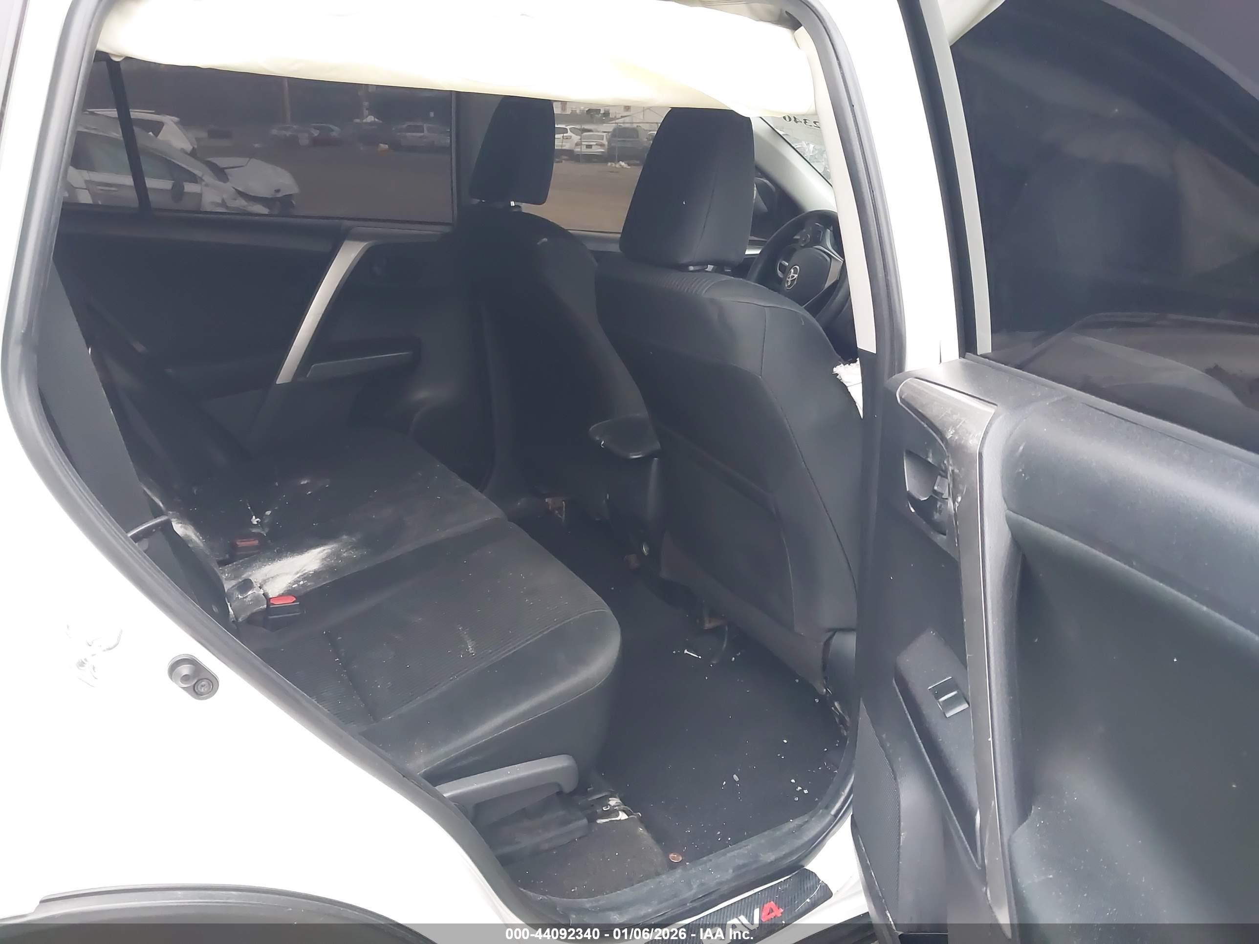 TOYOTA RAV4 image 8