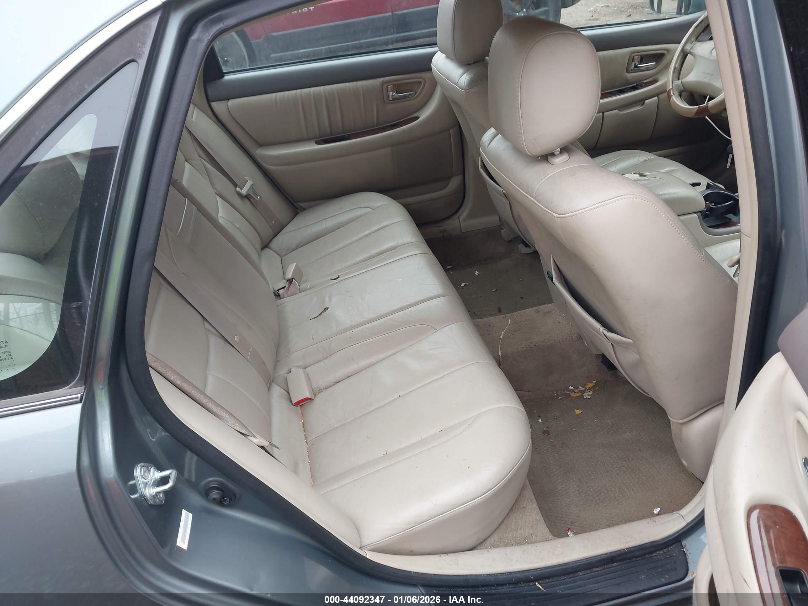 TOYOTA AVALON image 8