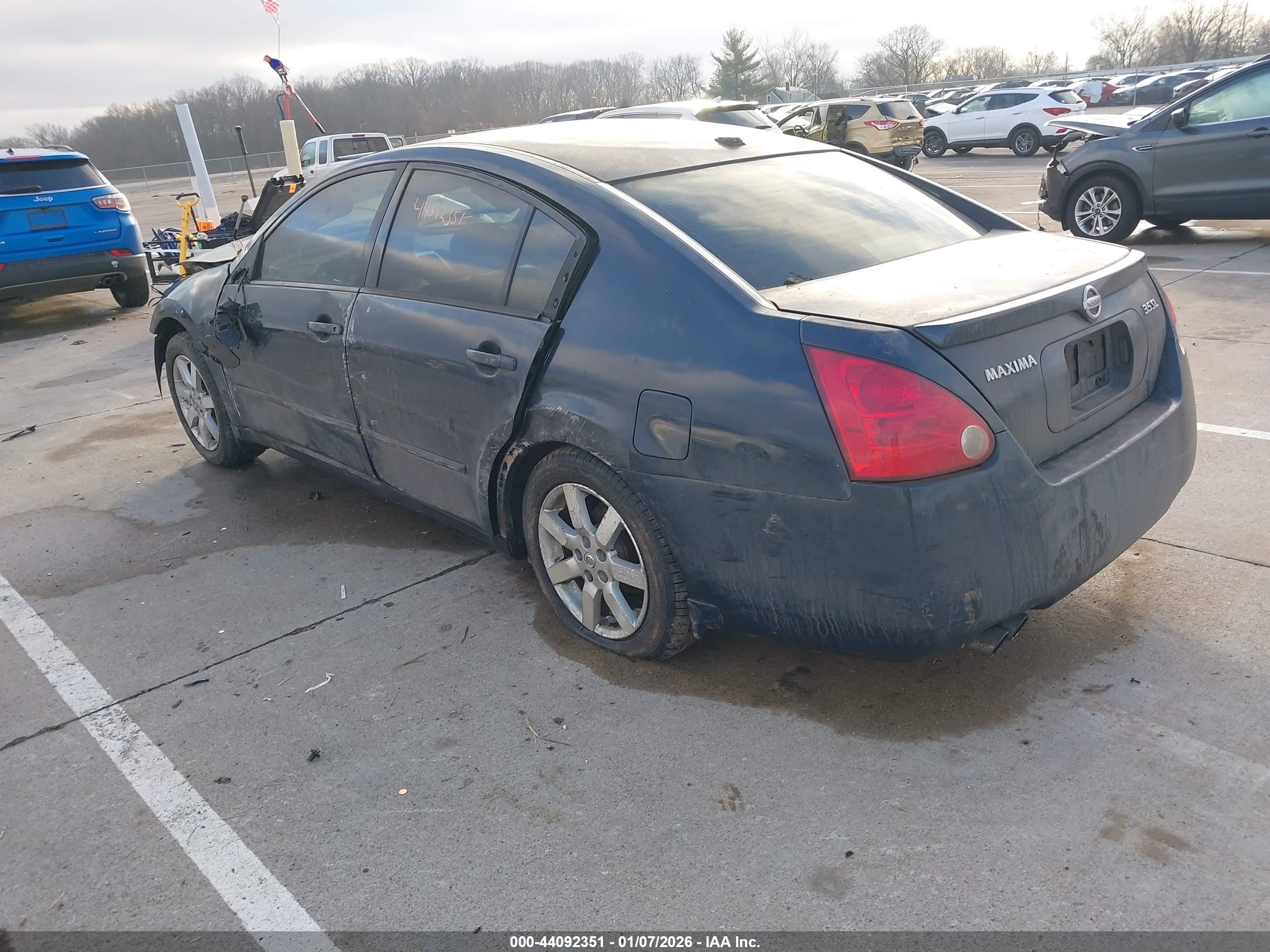 NISSAN MAXIMA image 3