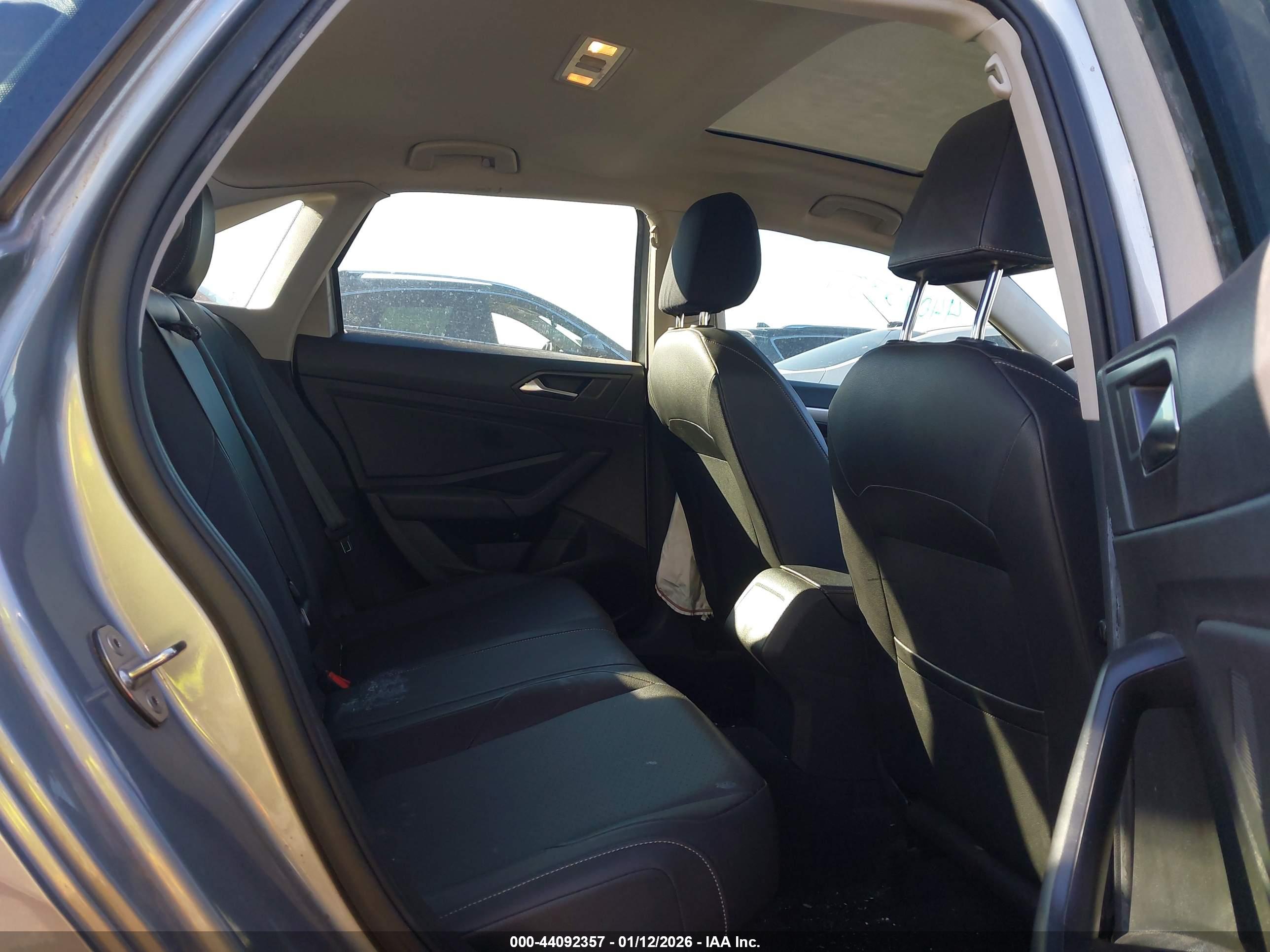 VOLKSWAGEN JETTA image 8