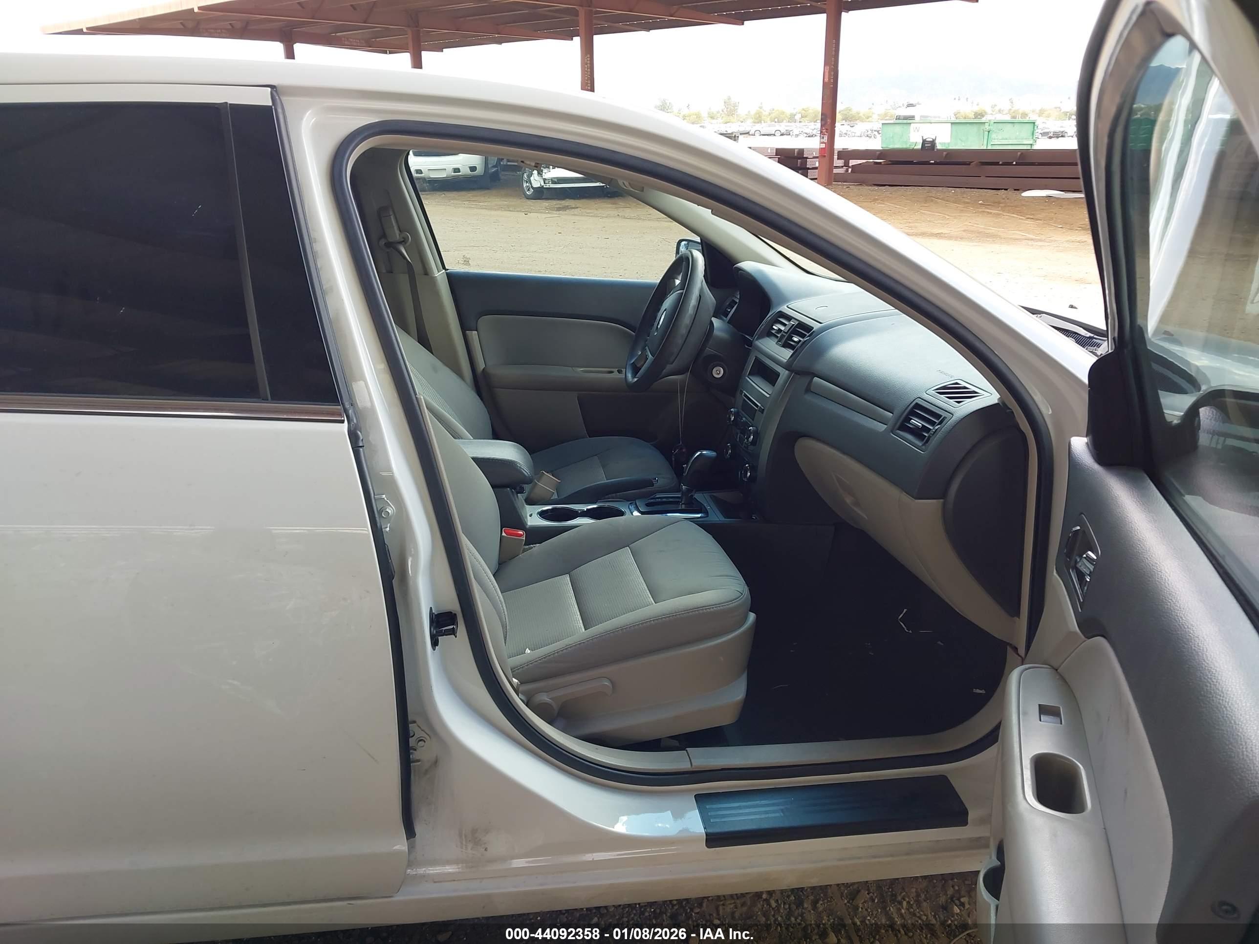 FORD FUSION image 5
