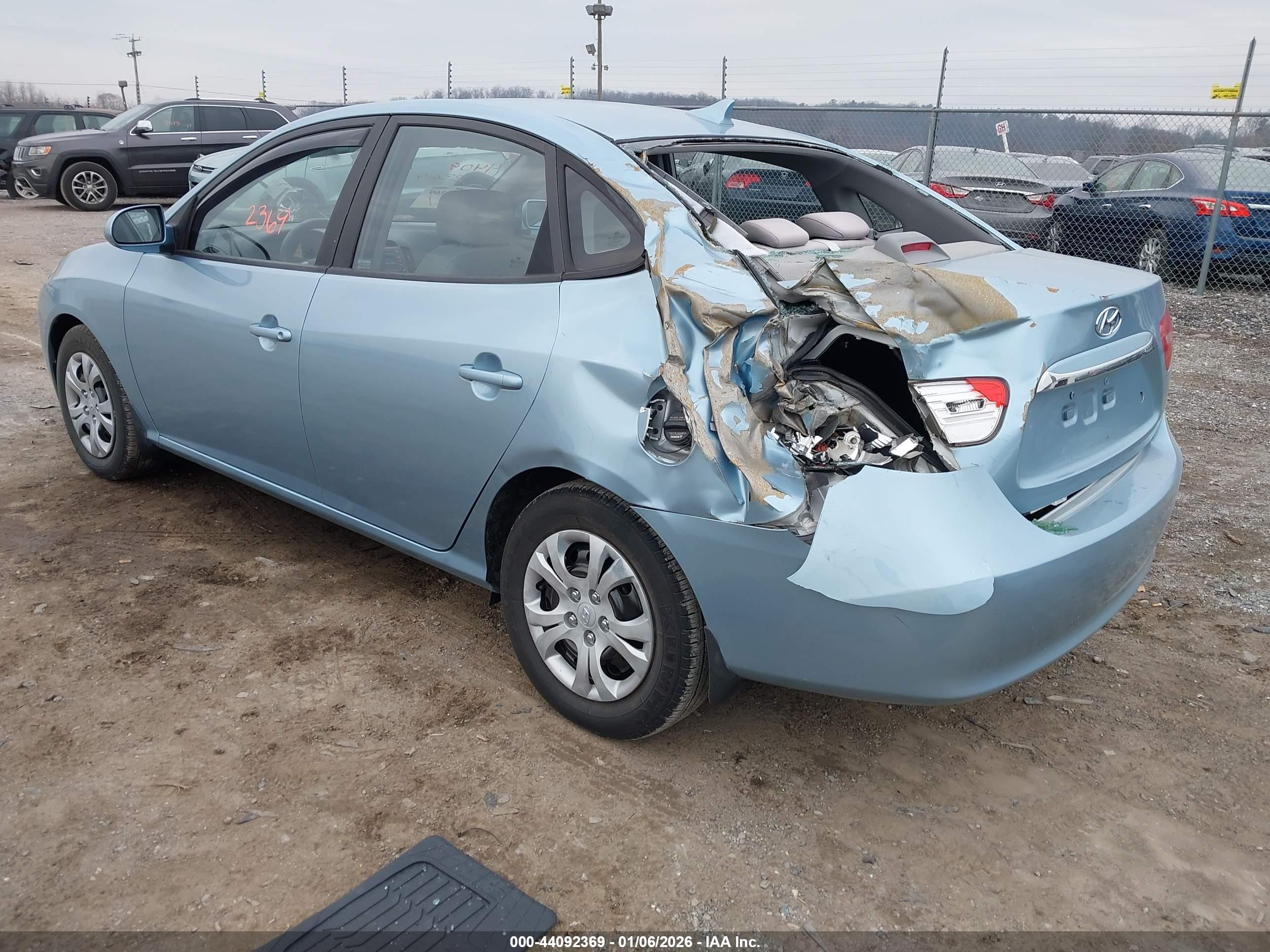 HYUNDAI ELANTRA image 3