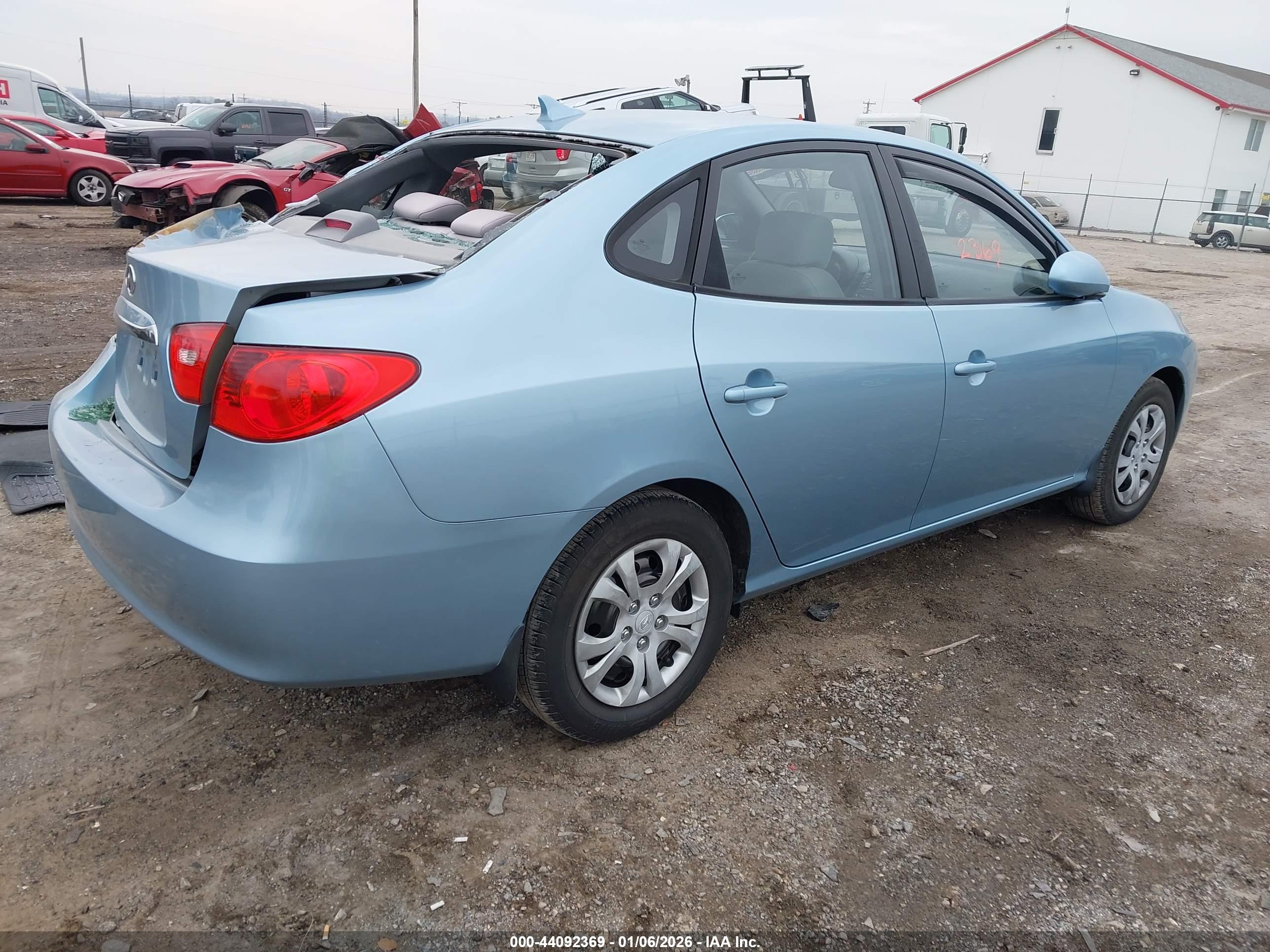 HYUNDAI ELANTRA image 4
