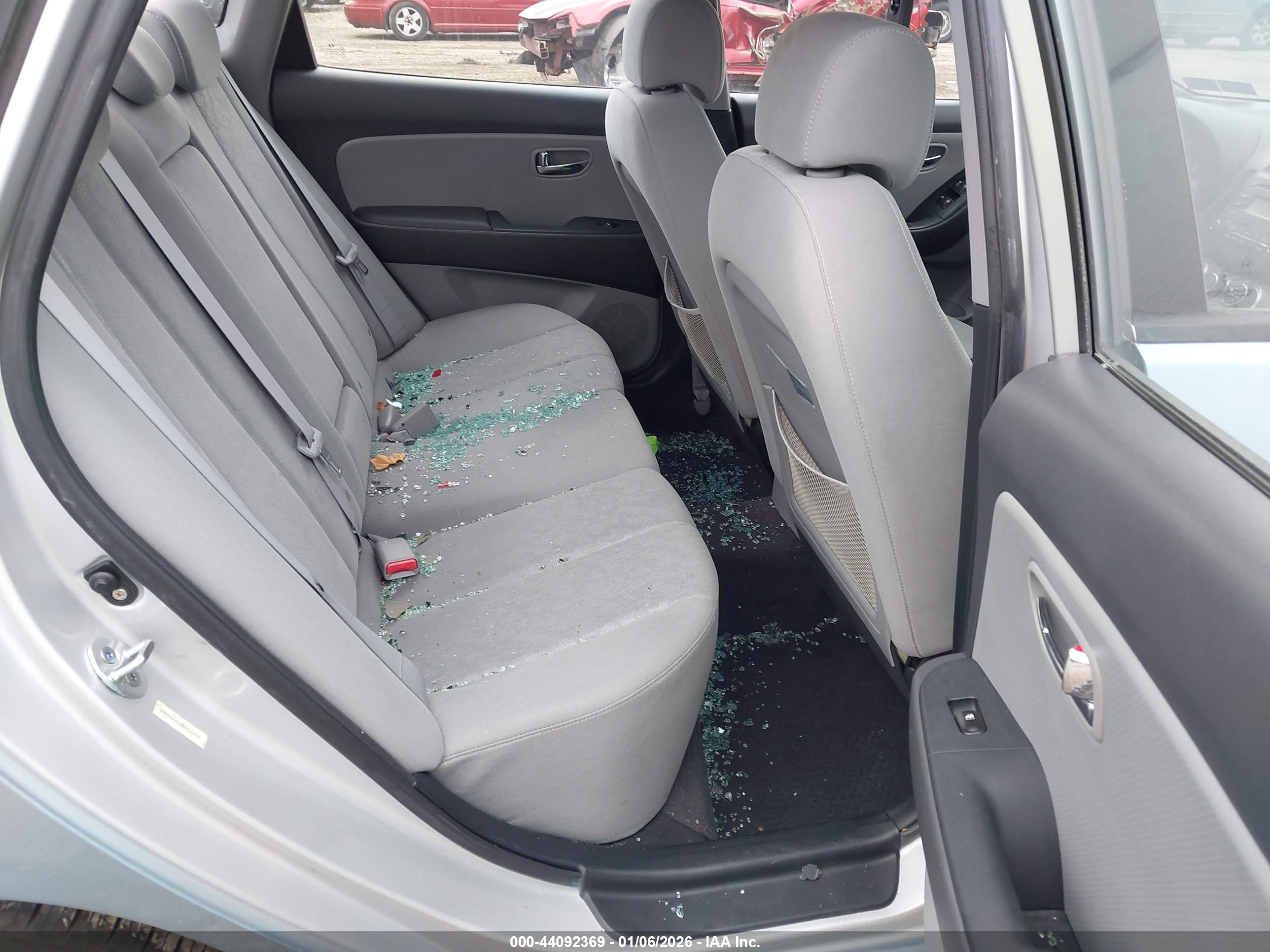 HYUNDAI ELANTRA image 8