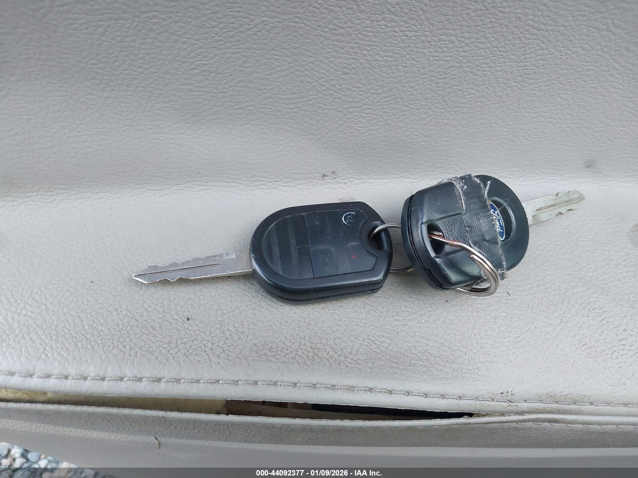 FORD EXPLORER image 11
