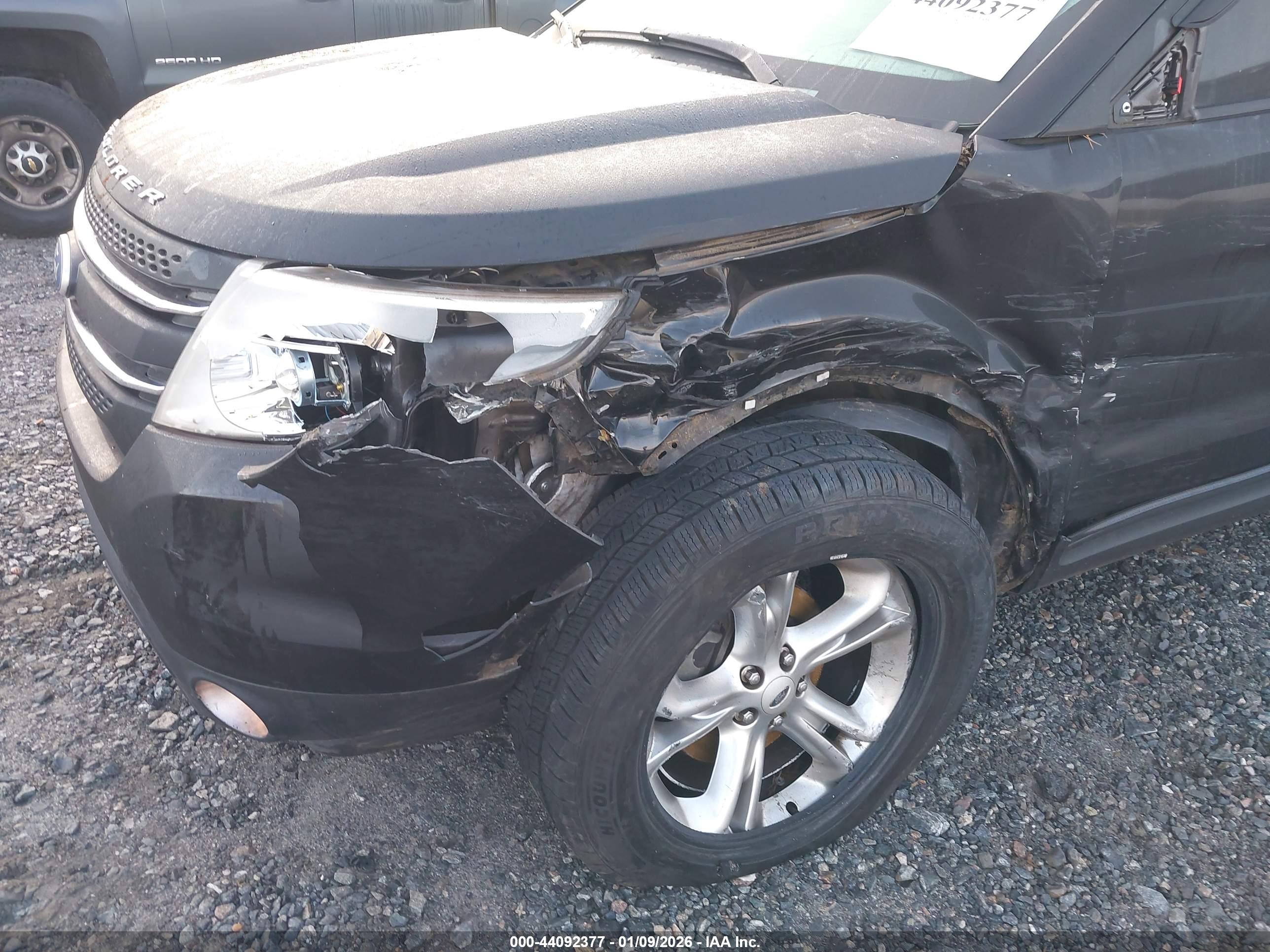 FORD EXPLORER image 6