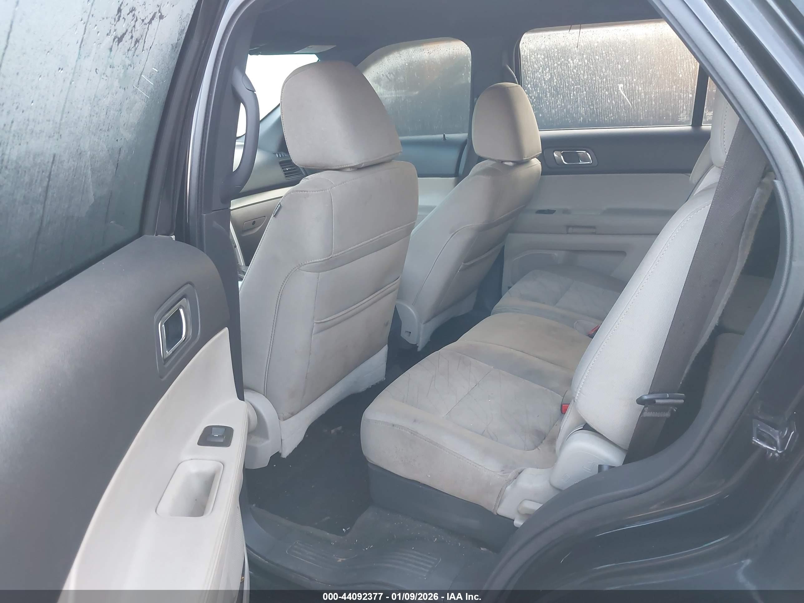 FORD EXPLORER image 8