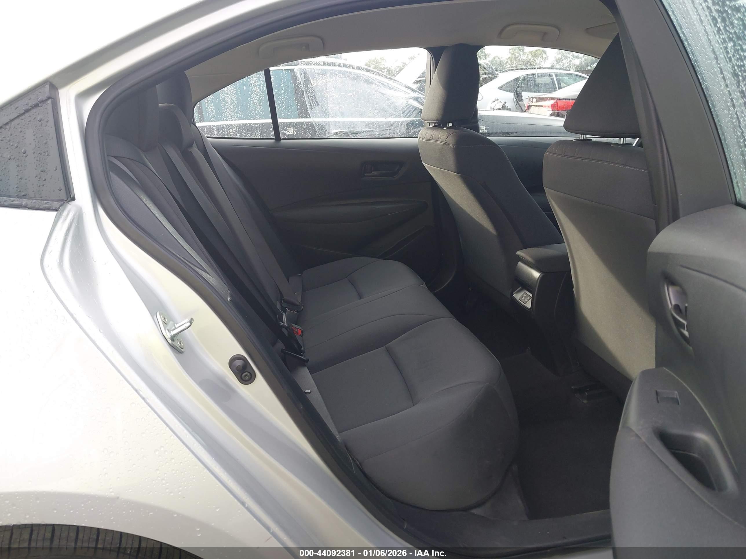 TOYOTA COROLLA image 8