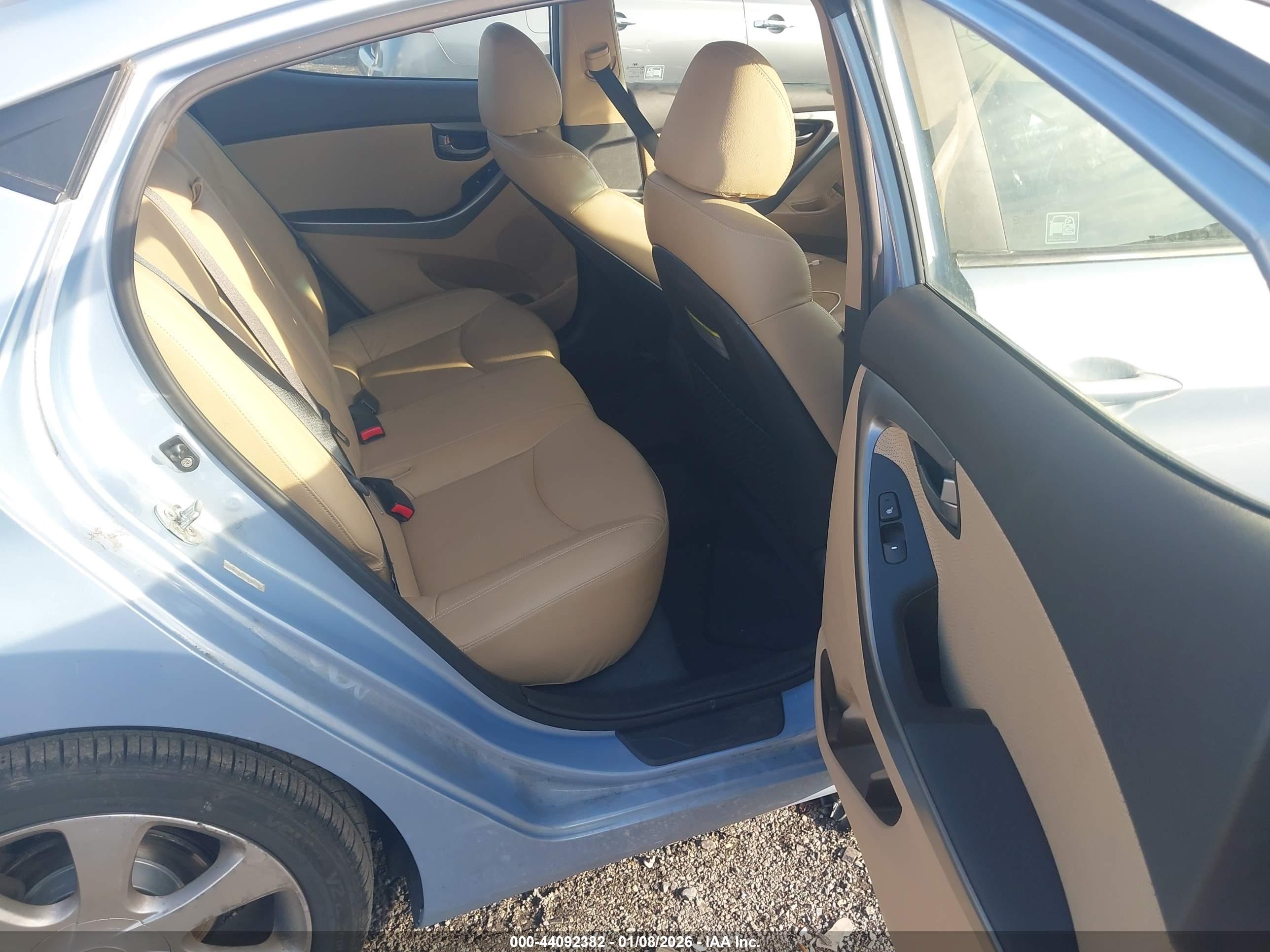 HYUNDAI ELANTRA image 8