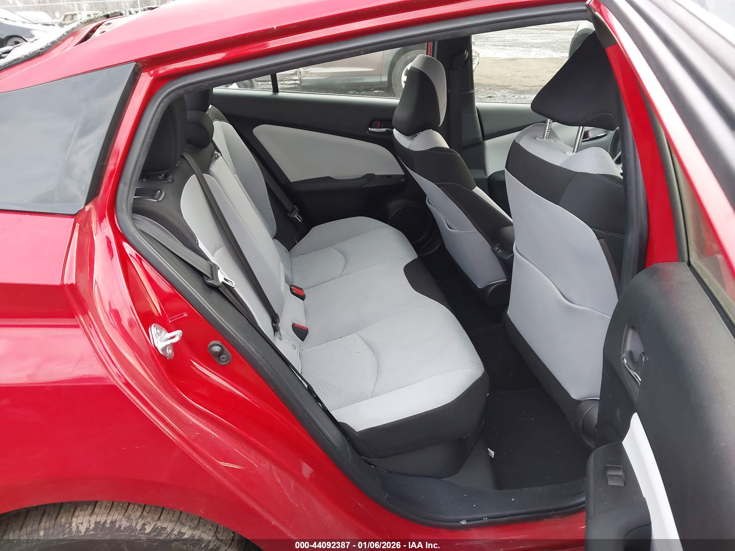 TOYOTA PRIUS image 8
