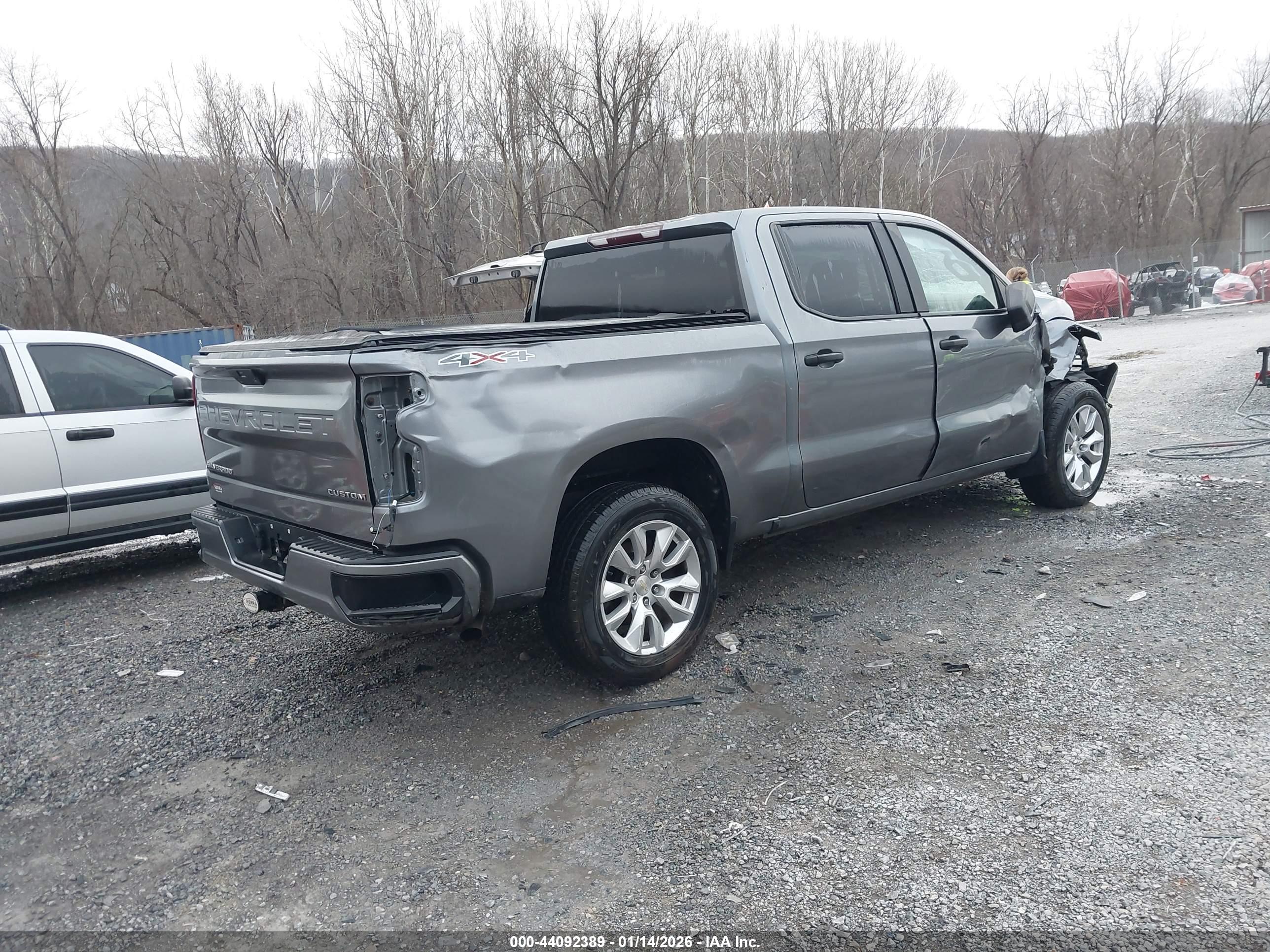 CHEVROLET SILVERADO image 4