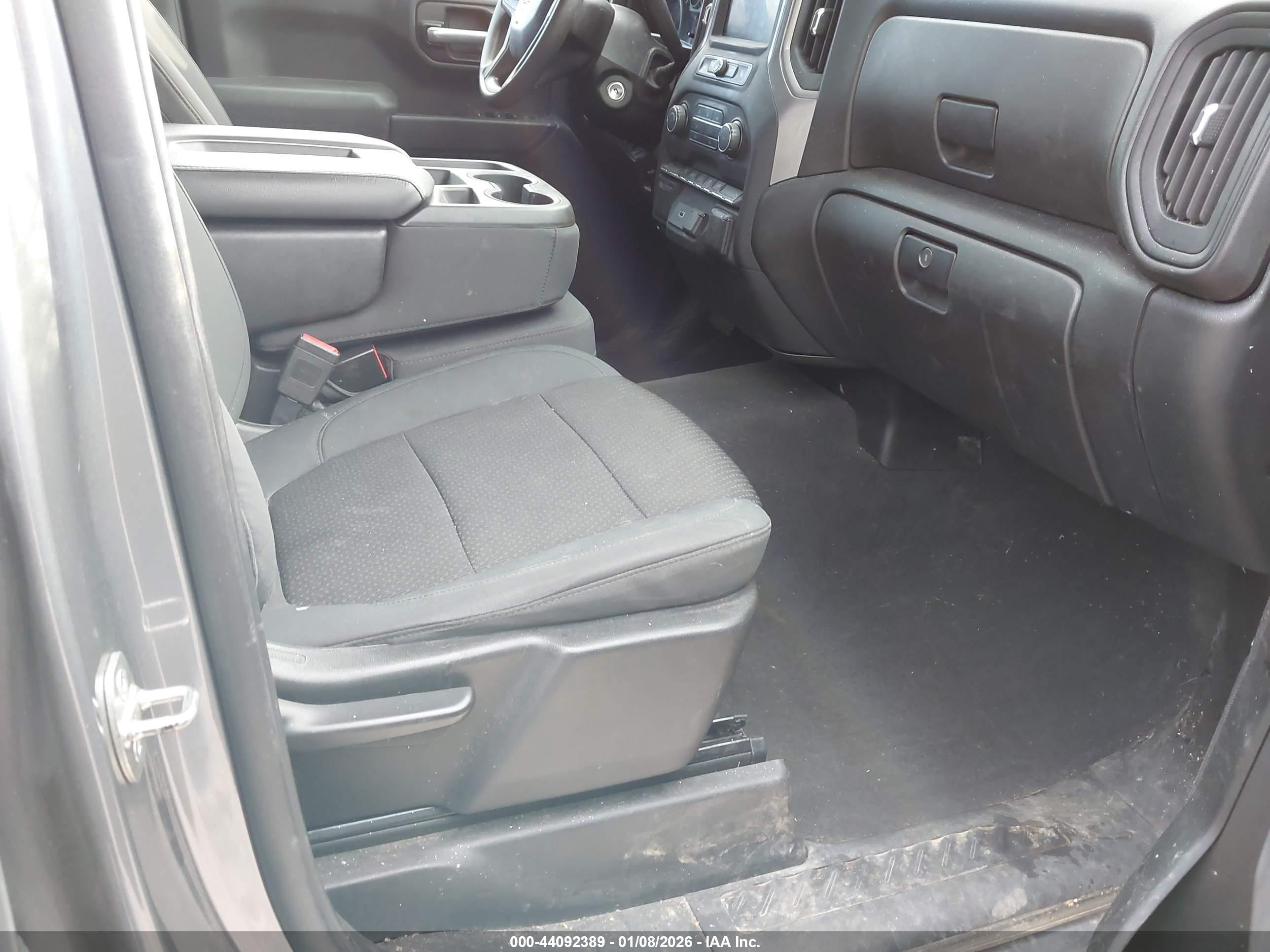 CHEVROLET SILVERADO image 5