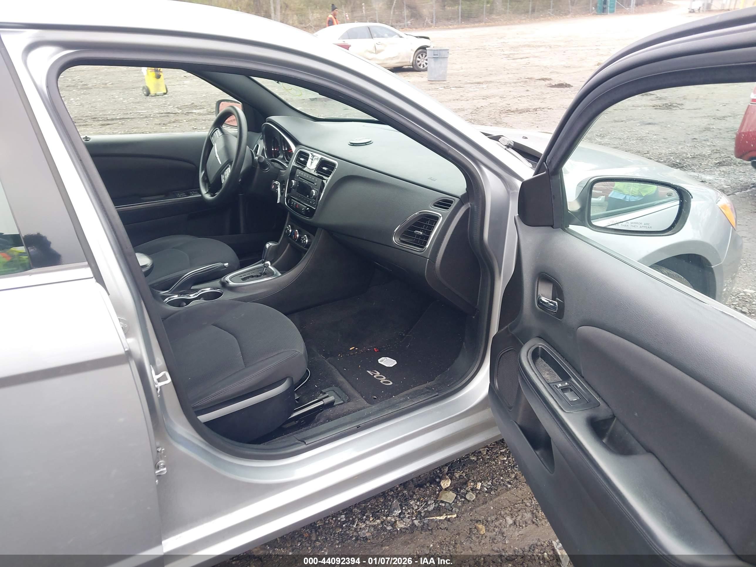 CHRYSLER 200 image 5