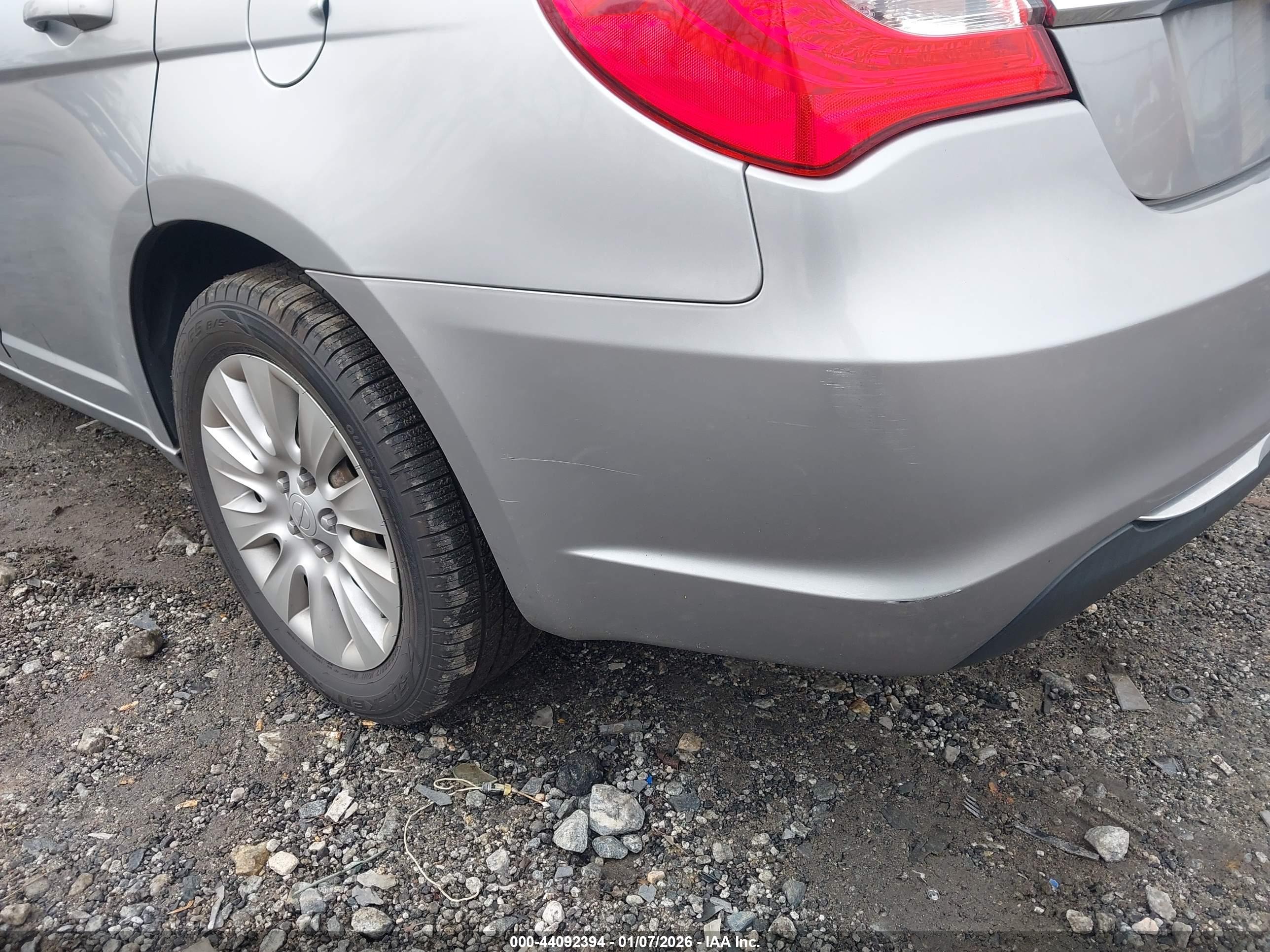 CHRYSLER 200 image 6