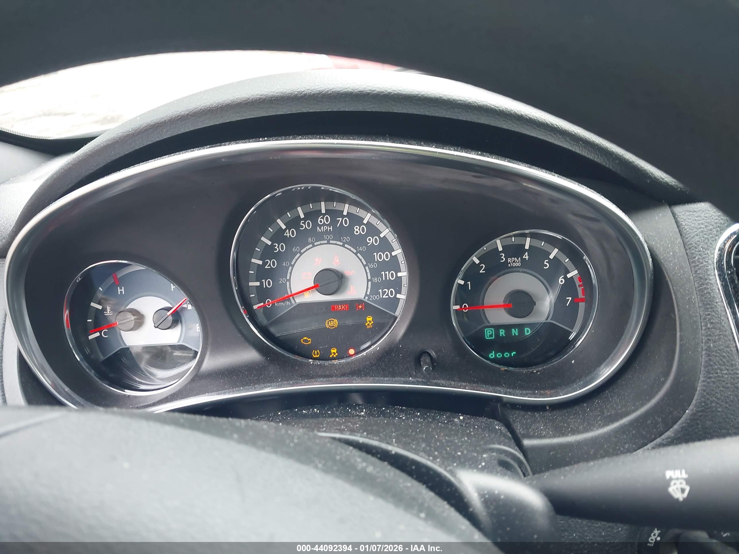 CHRYSLER 200 image 7