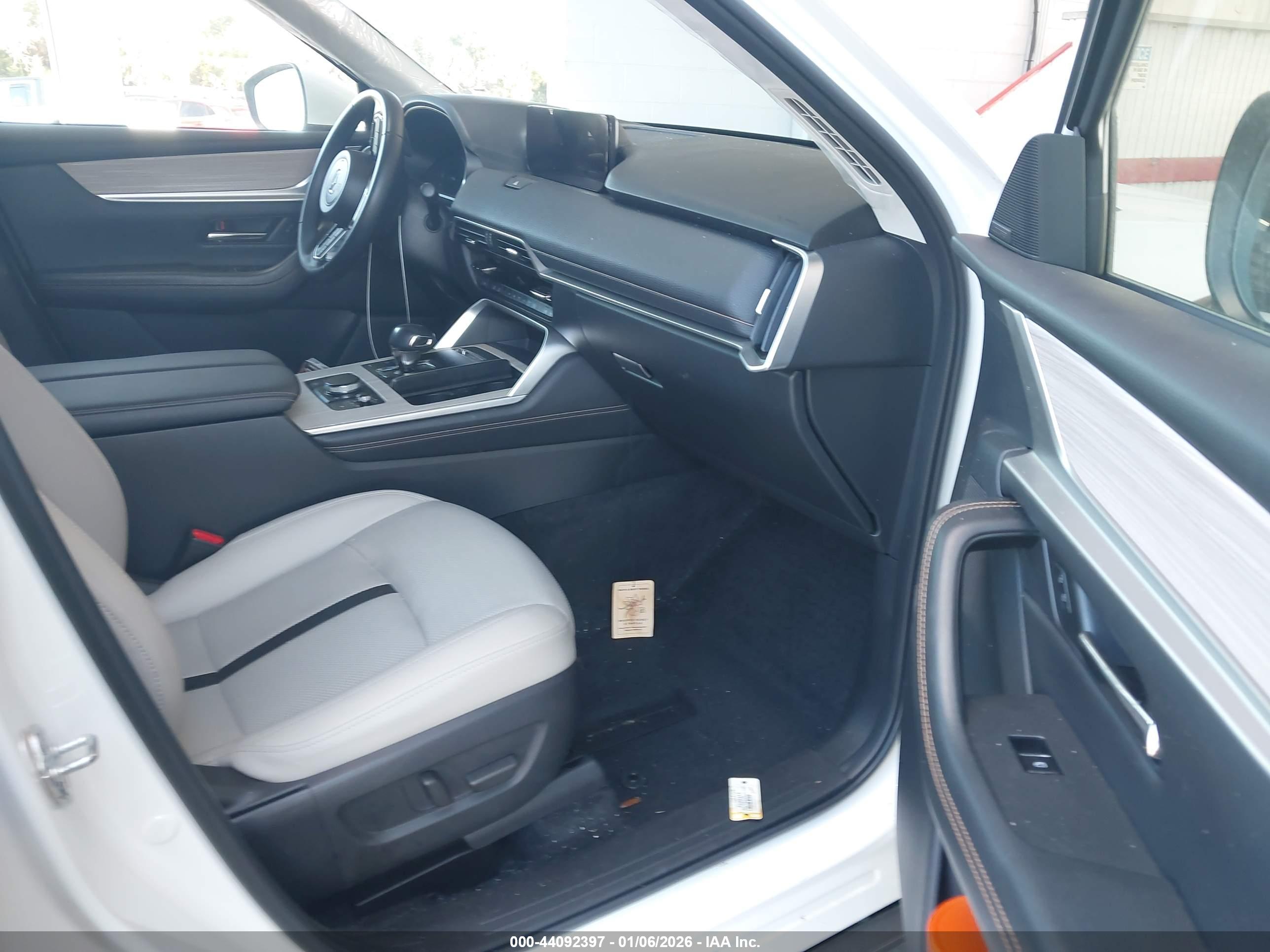 MAZDA CX-90 image 5