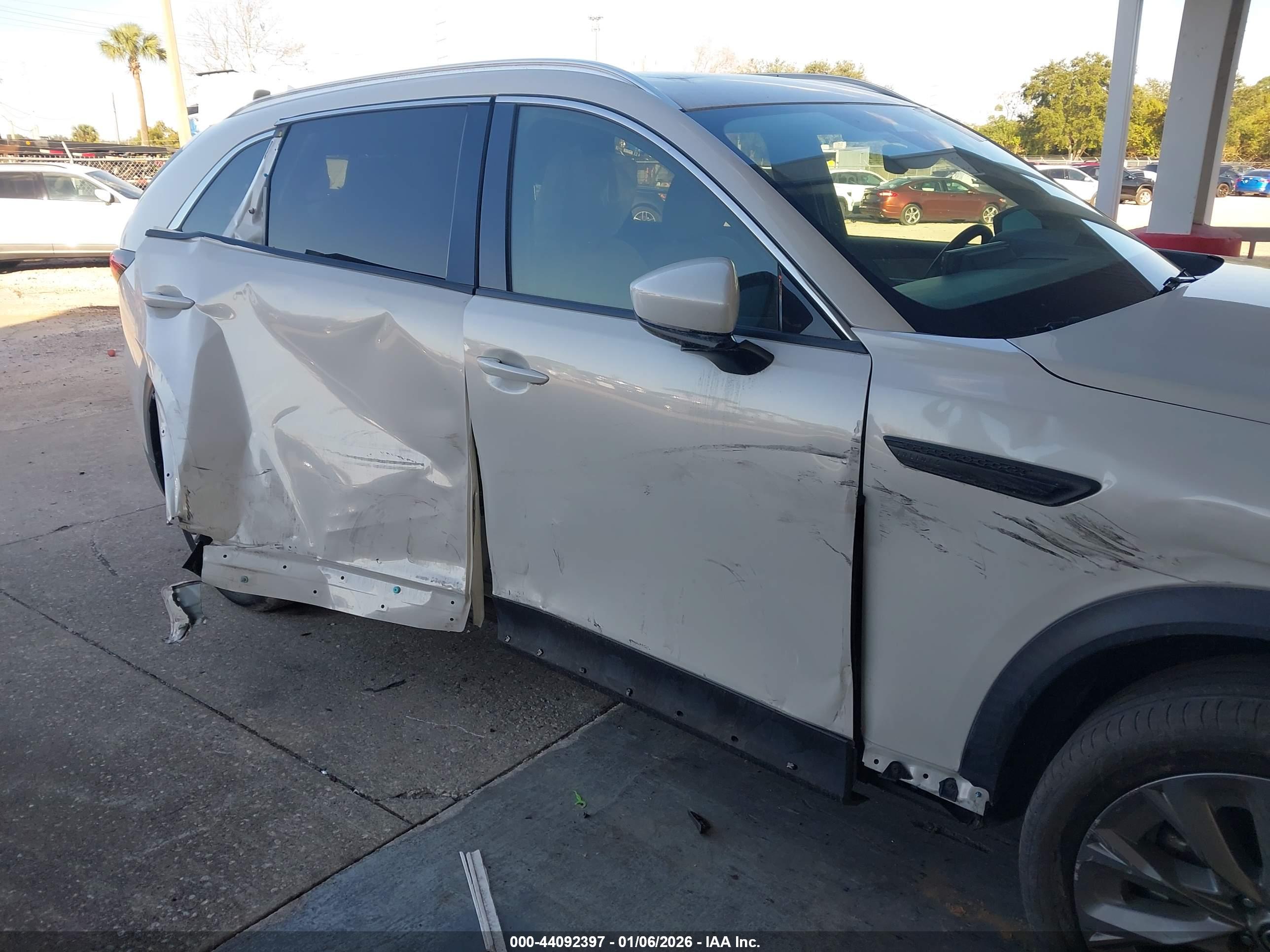 MAZDA CX-90 image 6
