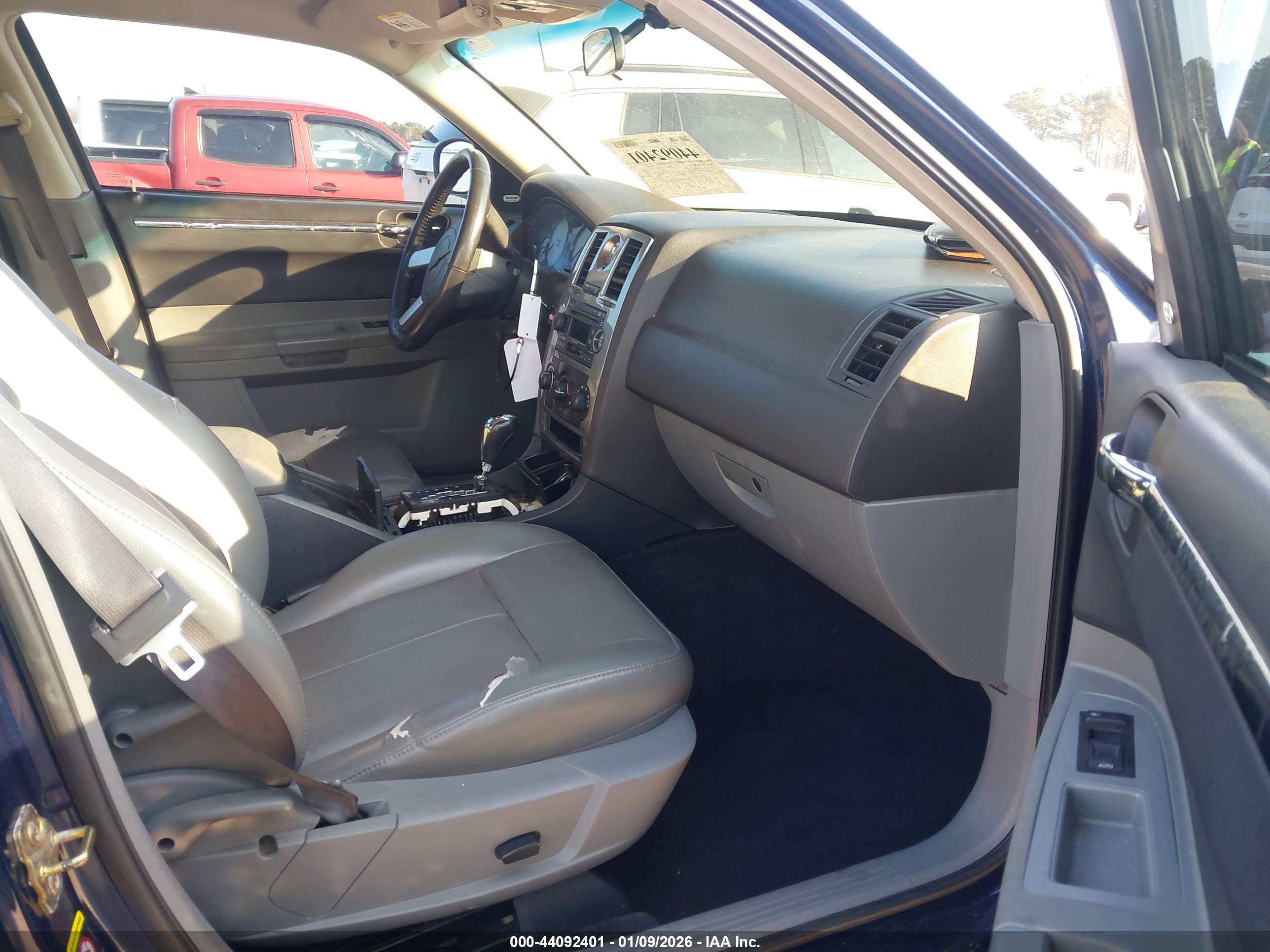CHRYSLER 300 image 5