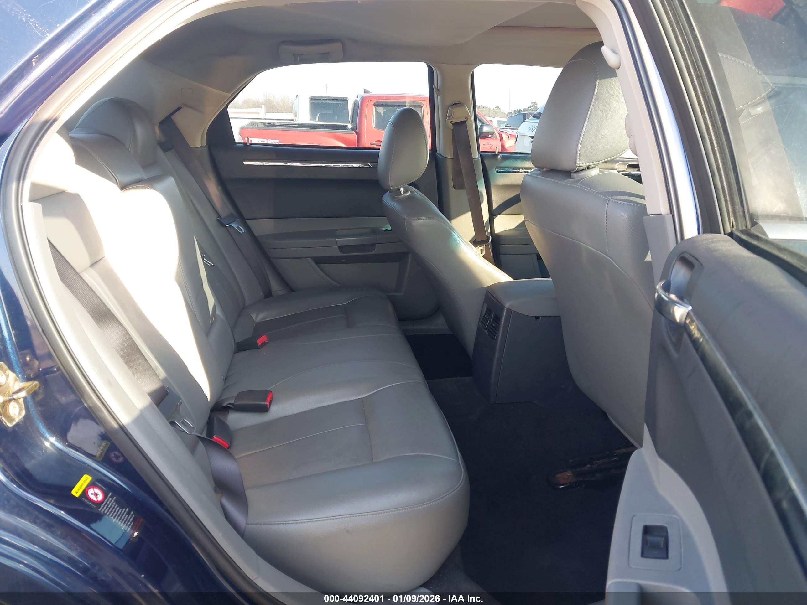 CHRYSLER 300 image 8