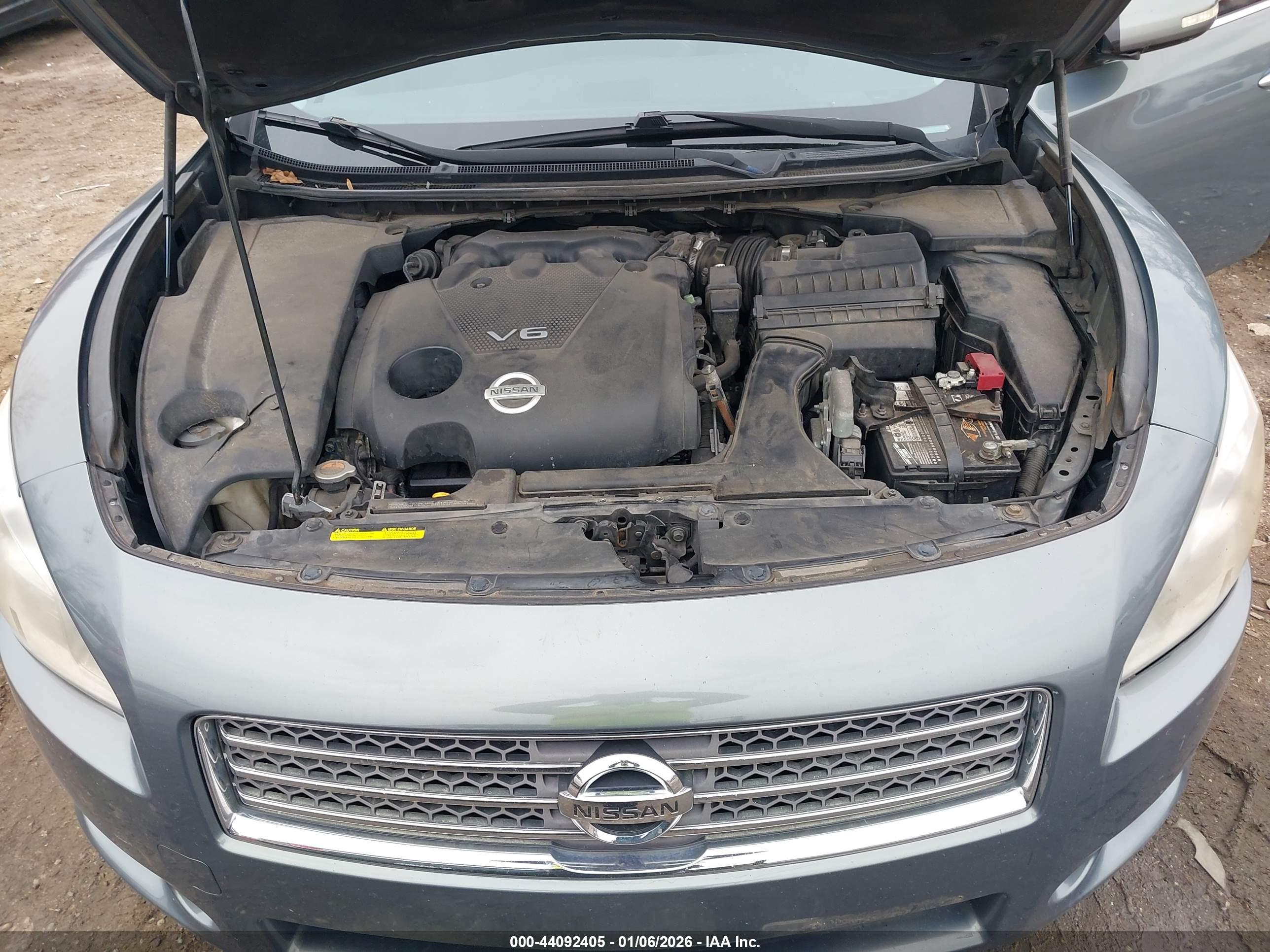 NISSAN MAXIMA image 10