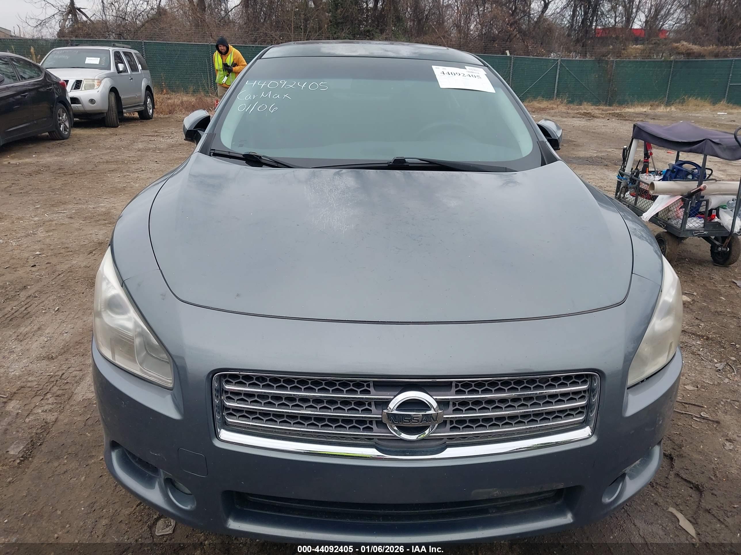 NISSAN MAXIMA image 6