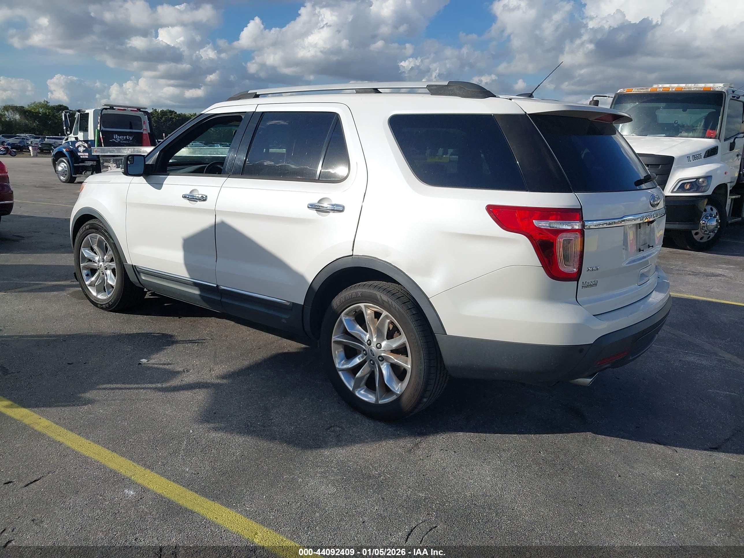 FORD EXPLORER image 3