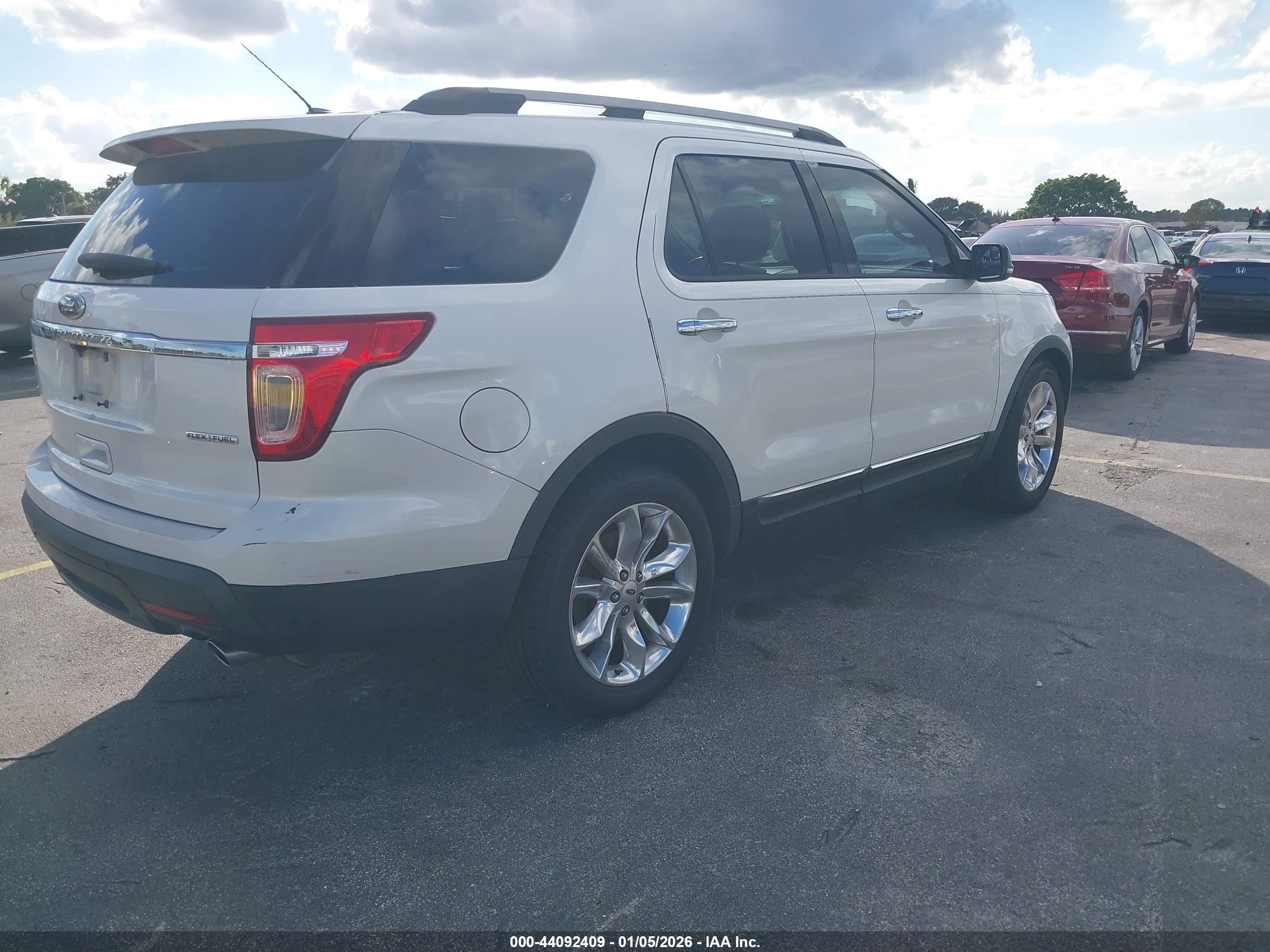 FORD EXPLORER image 4