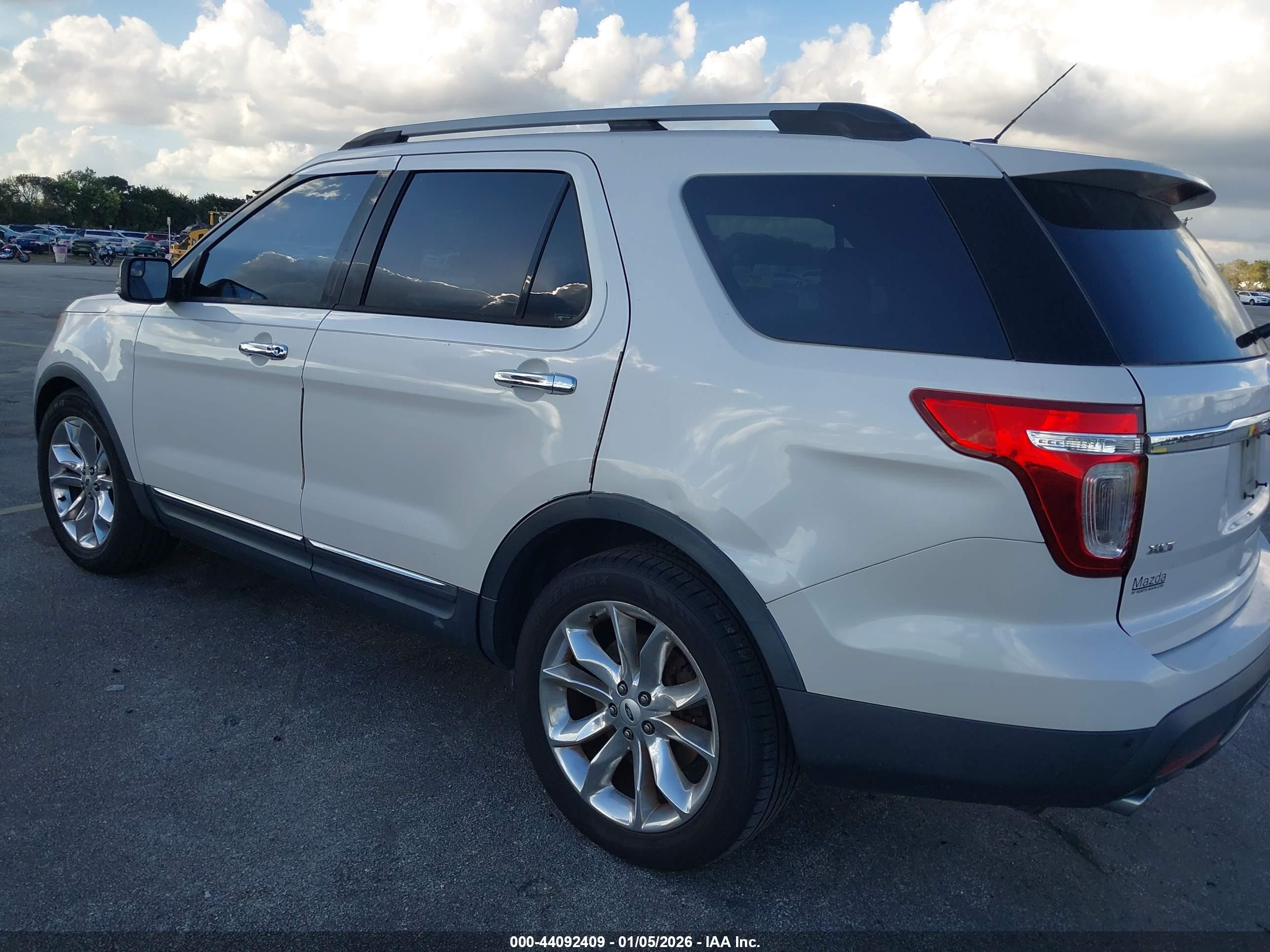 FORD EXPLORER image 6