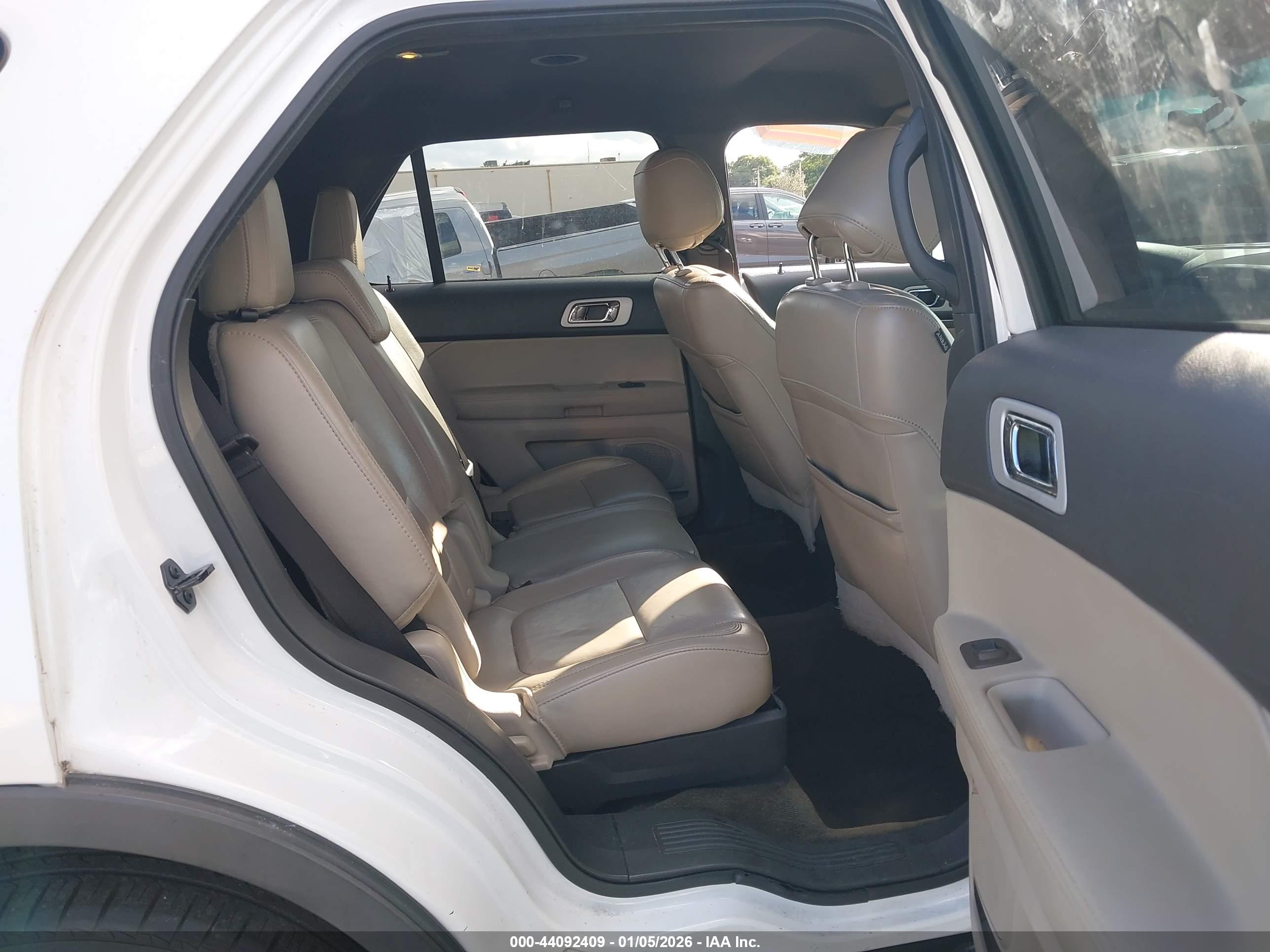 FORD EXPLORER image 8