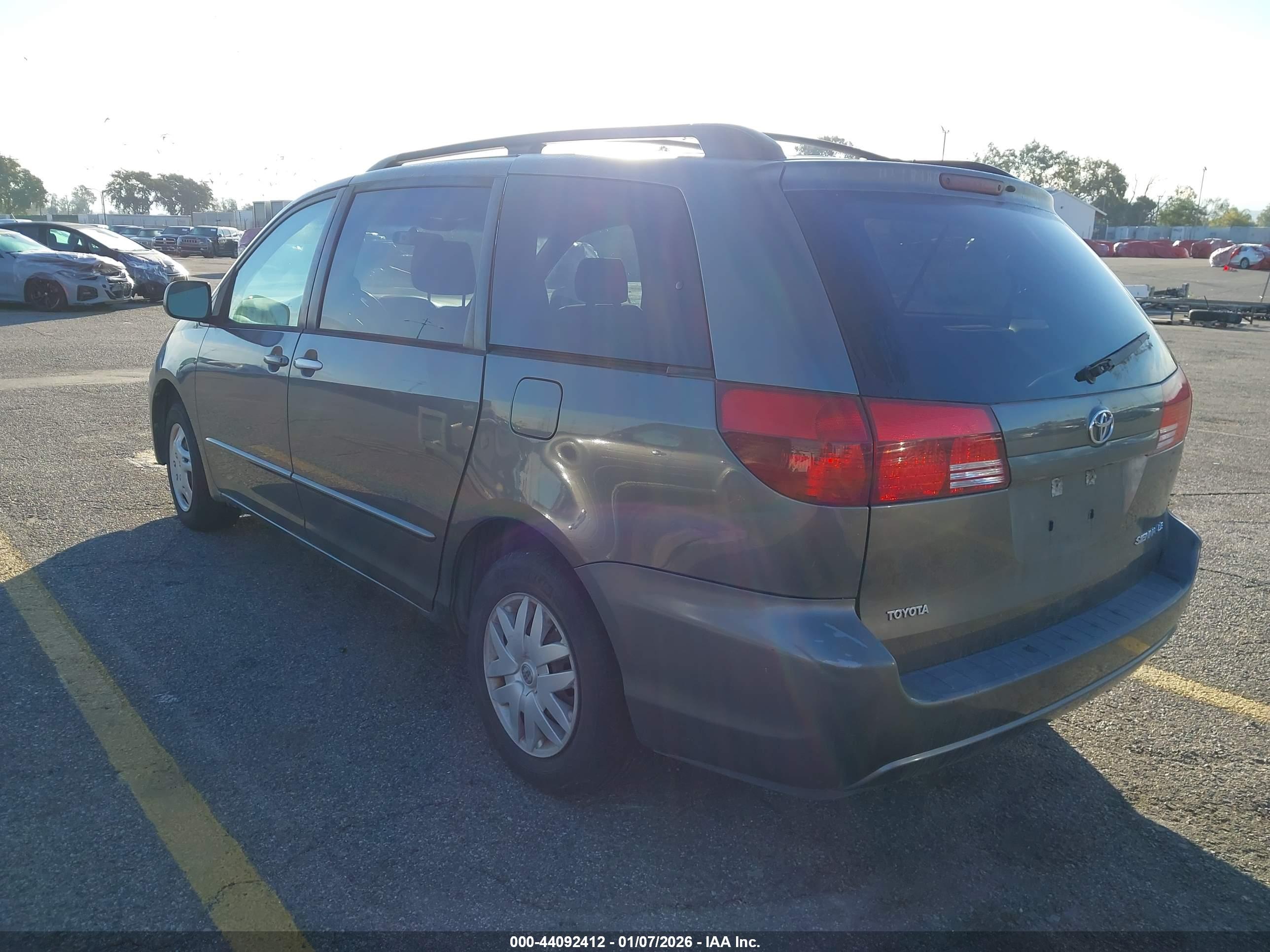TOYOTA SIENNA image 3