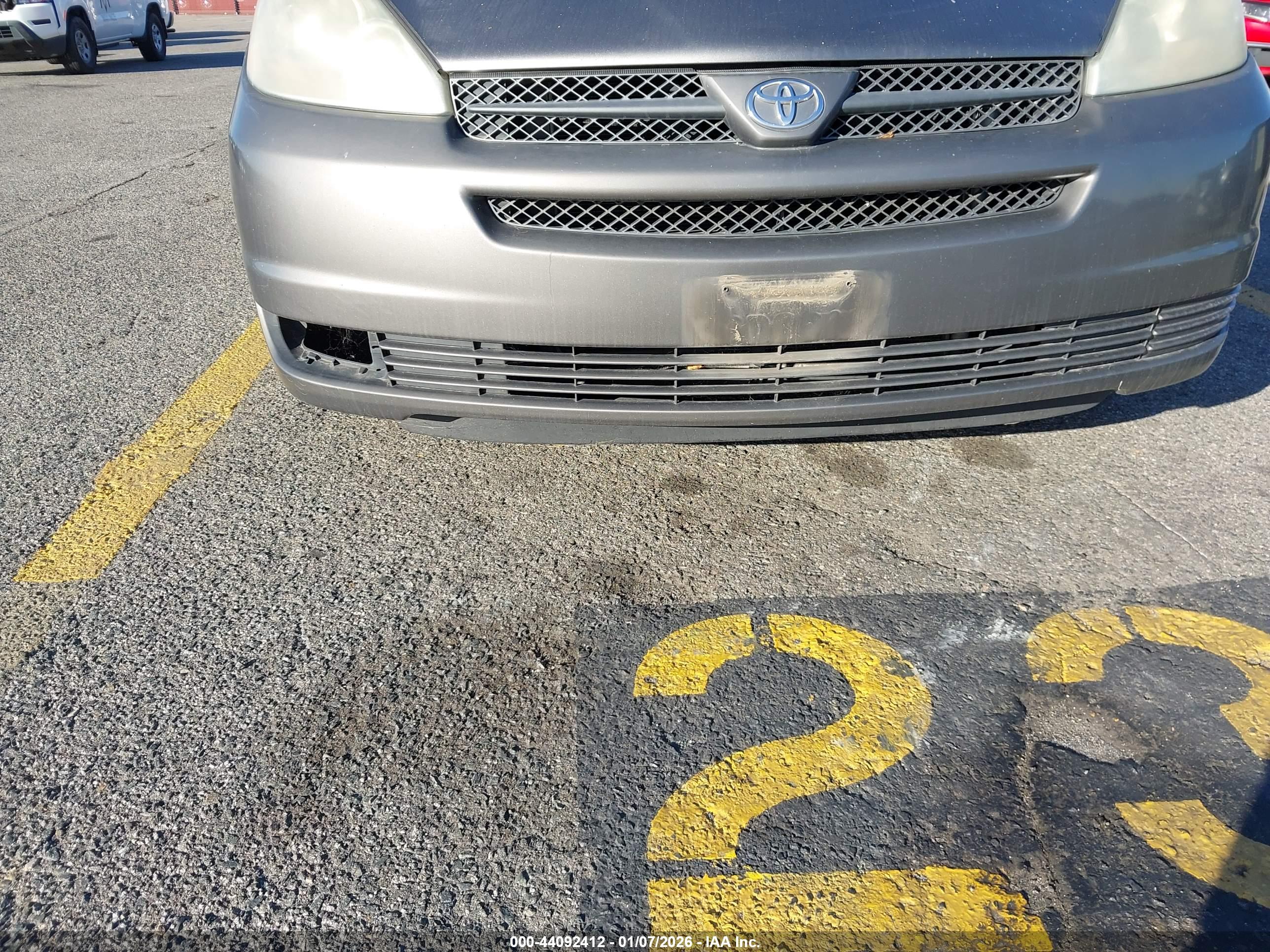 TOYOTA SIENNA image 6