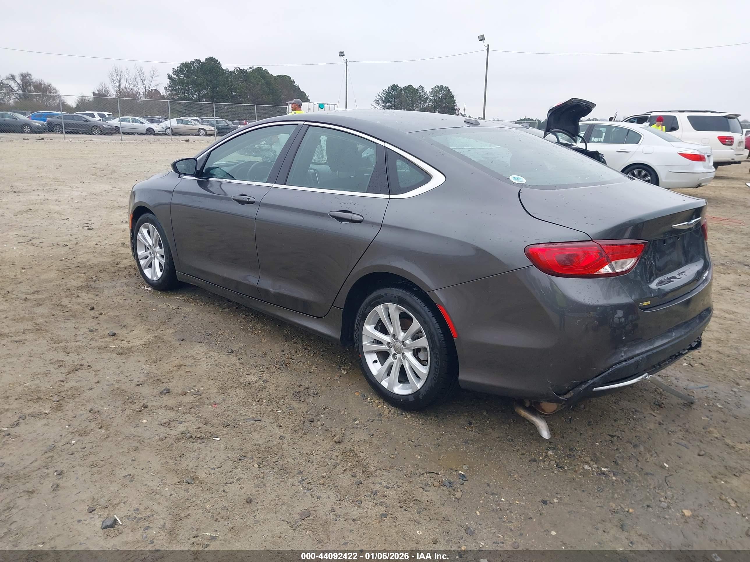 CHRYSLER 200 image 3