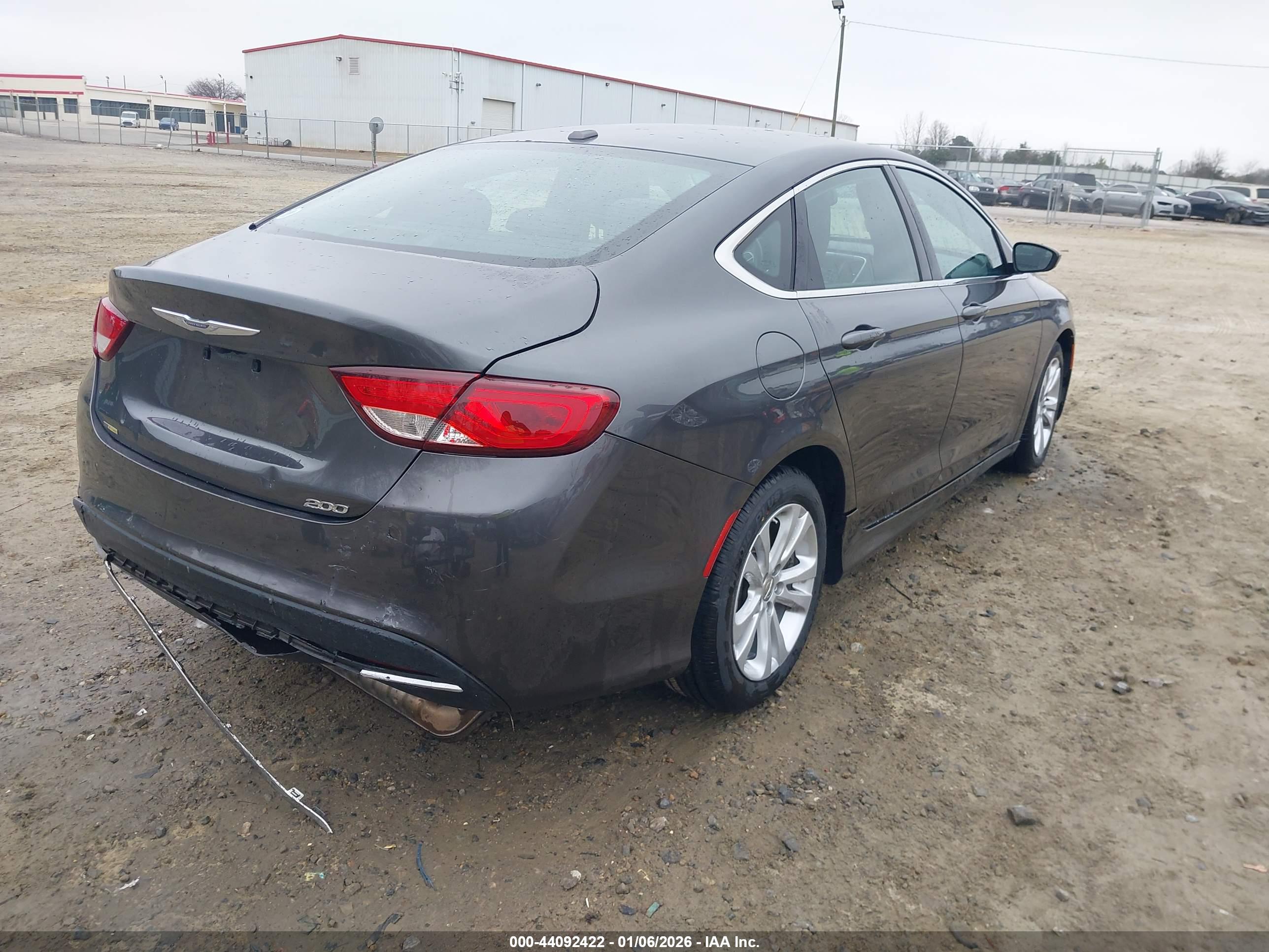 CHRYSLER 200 image 4