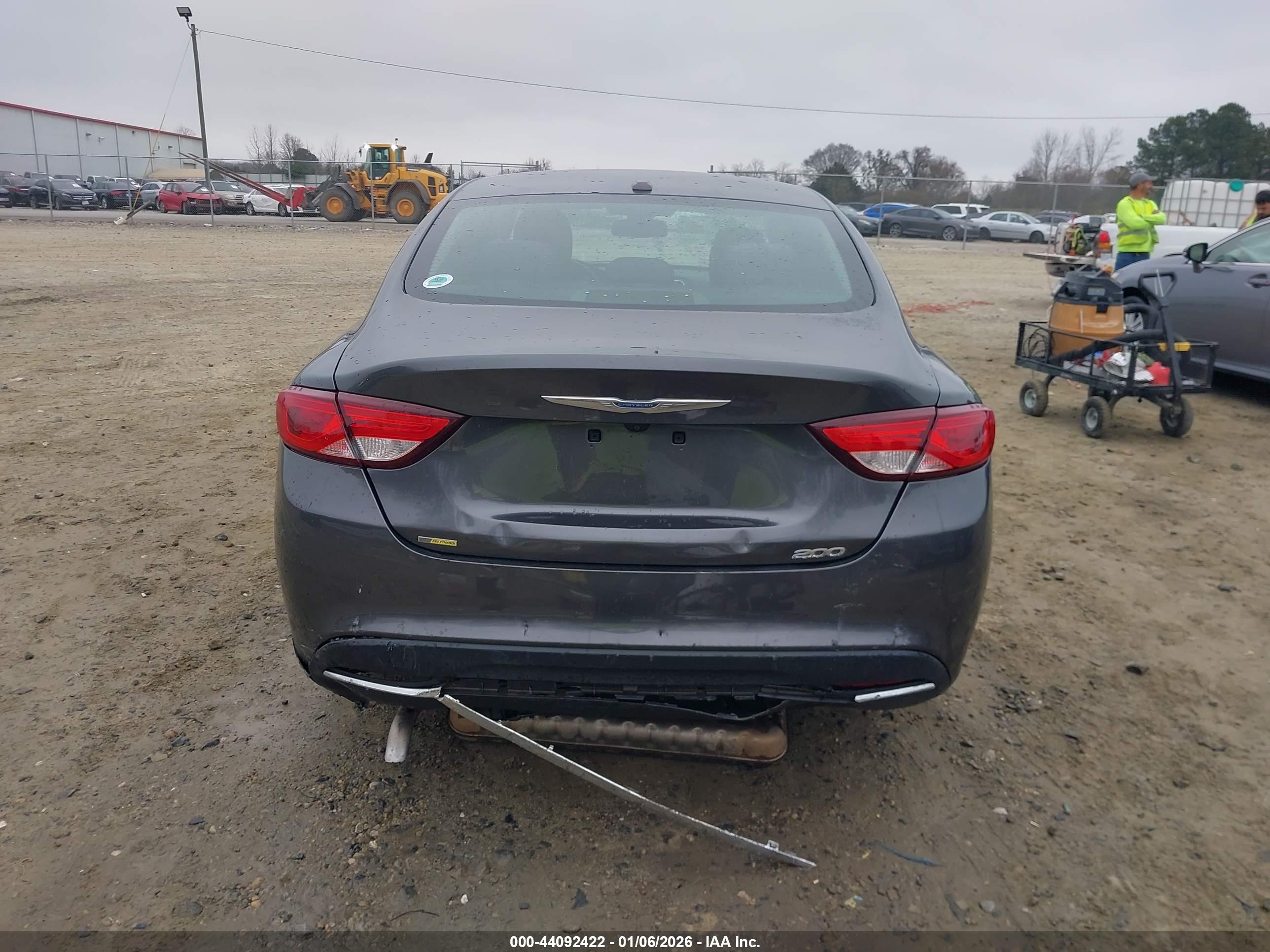 CHRYSLER 200 image 6
