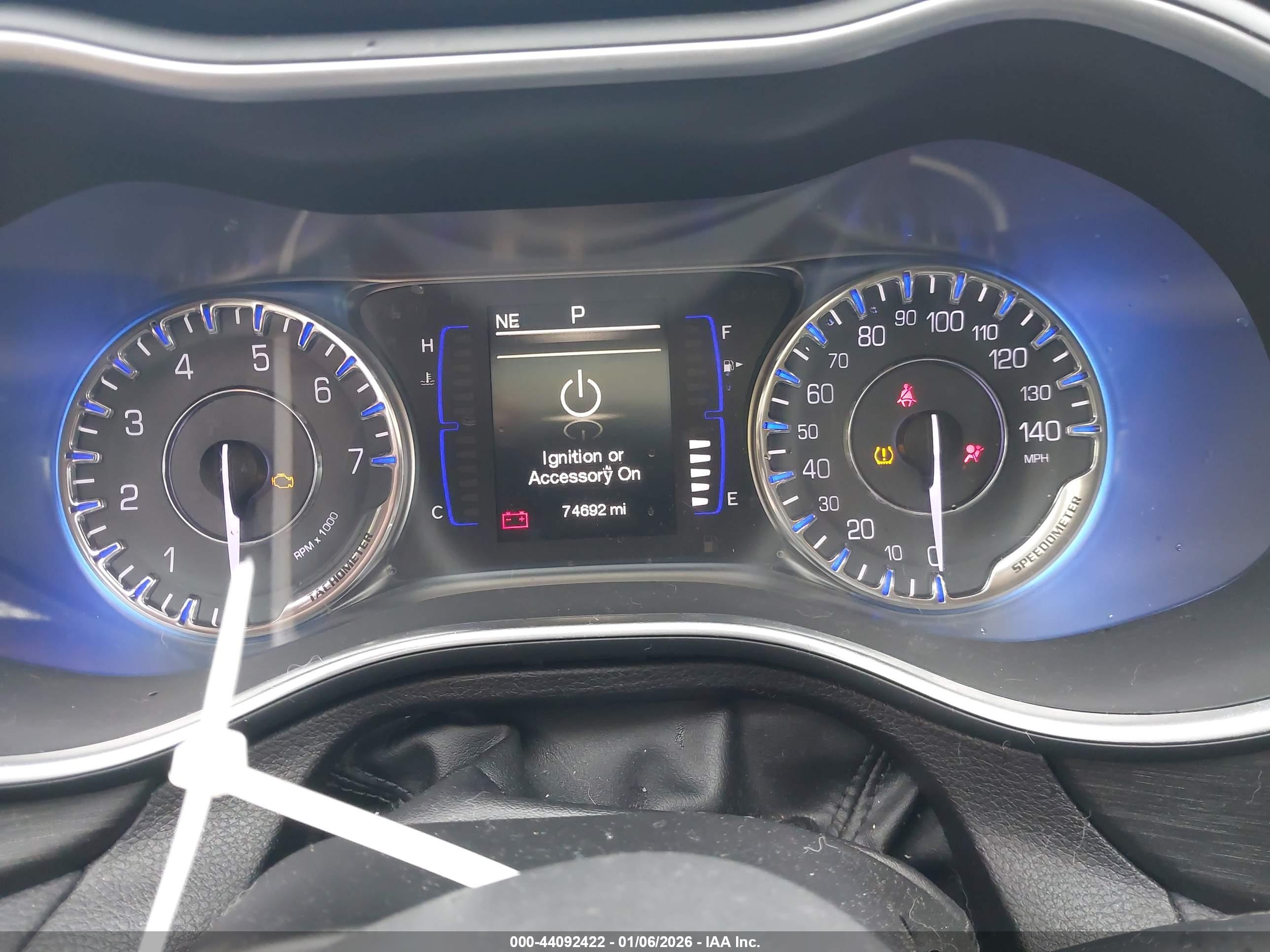 CHRYSLER 200 image 7