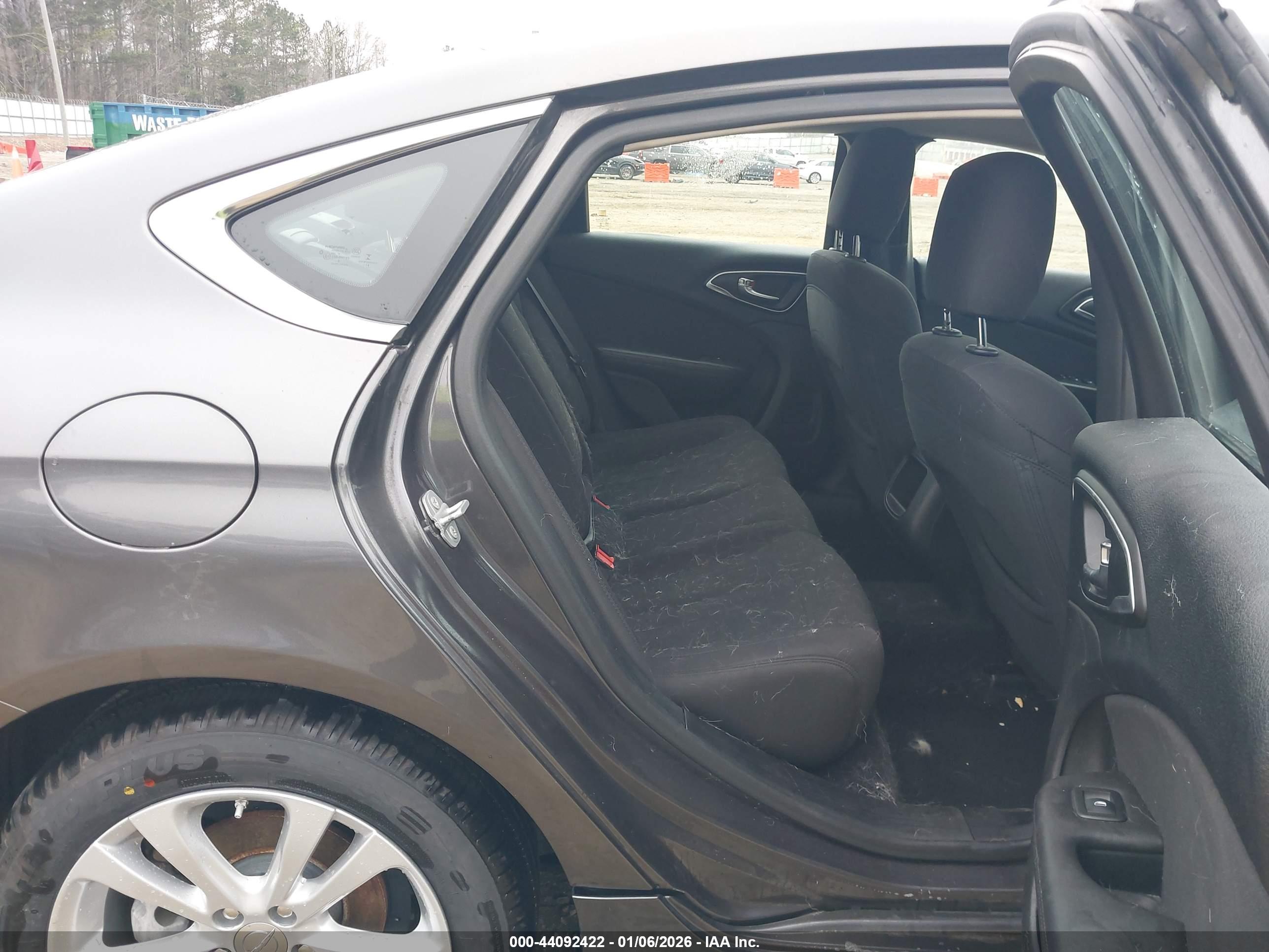 CHRYSLER 200 image 8