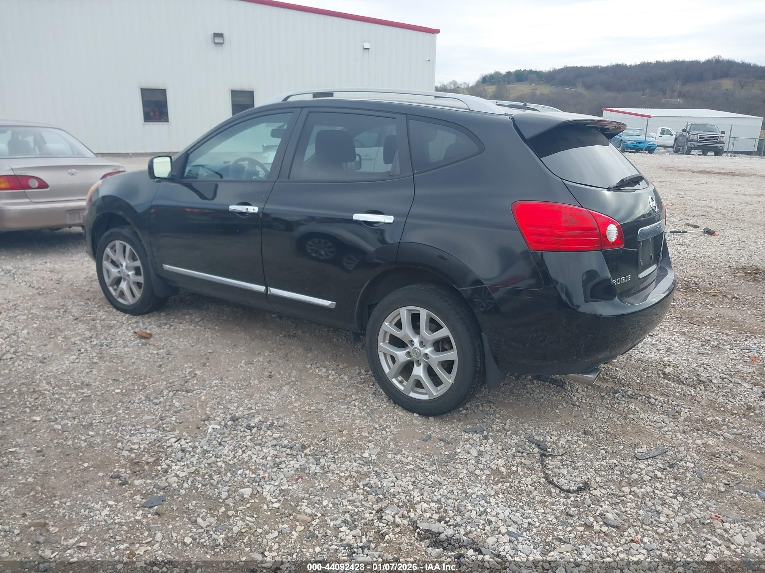 NISSAN ROGUE image 3