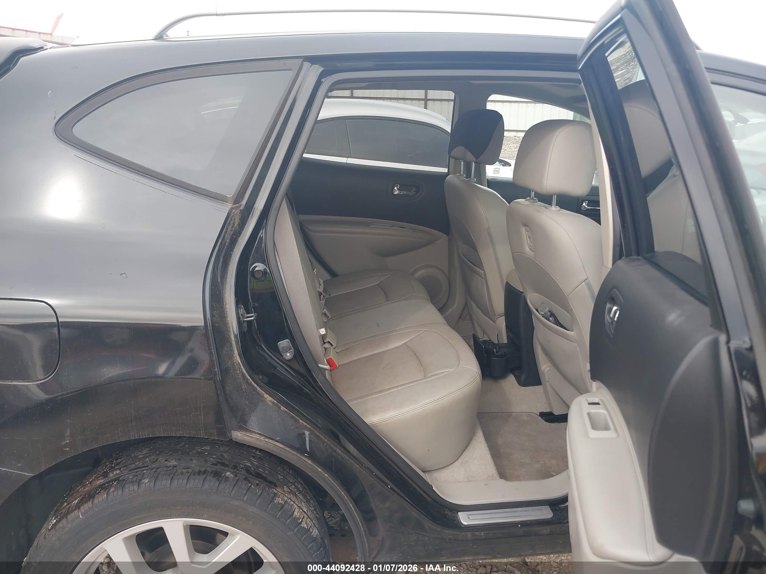 NISSAN ROGUE image 8