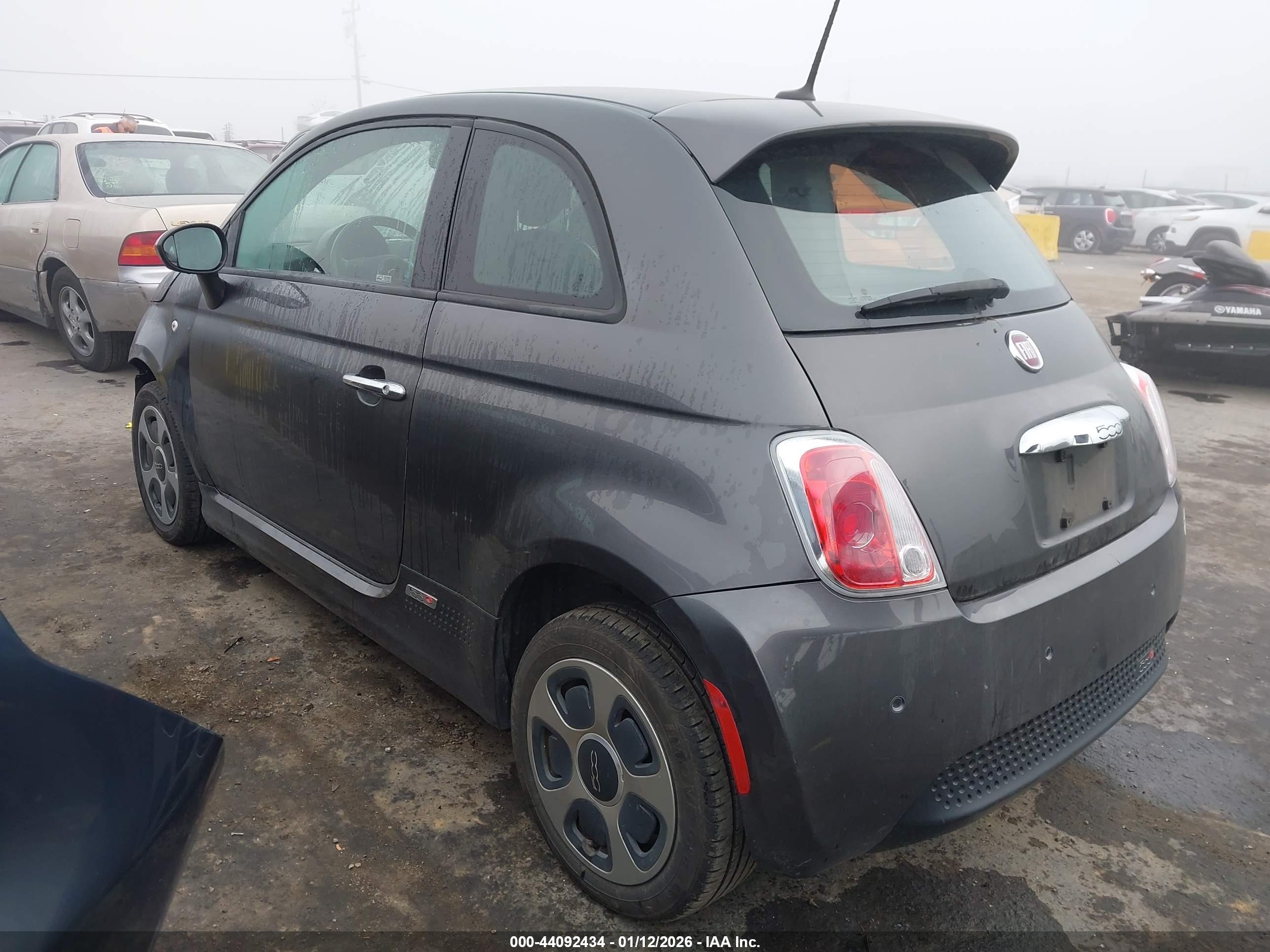FIAT 500E image 3