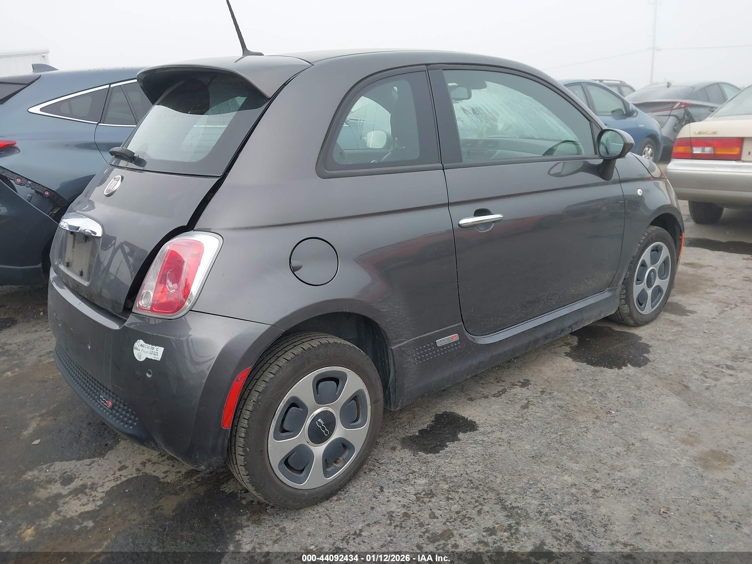 FIAT 500E image 4