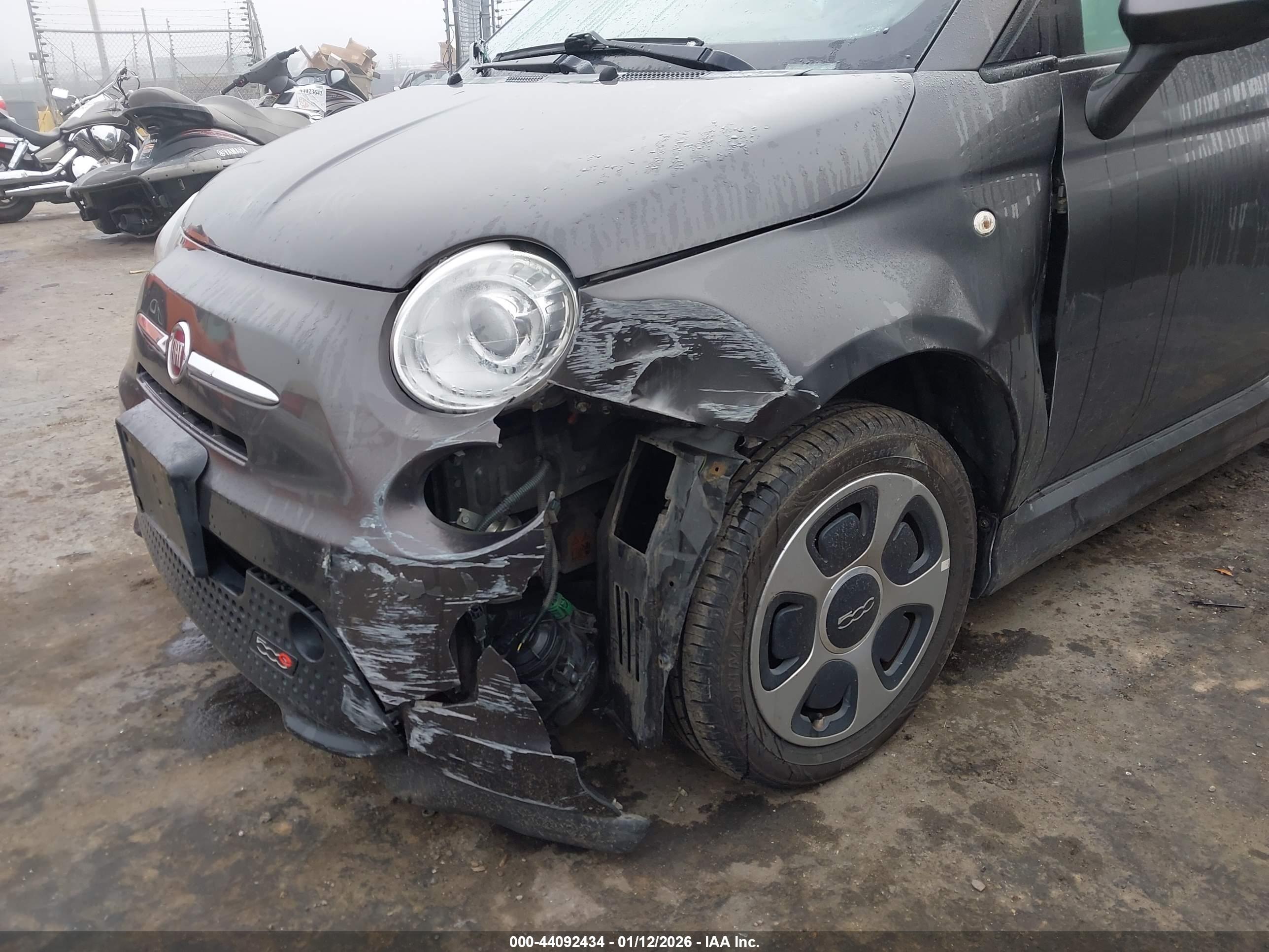FIAT 500E image 6