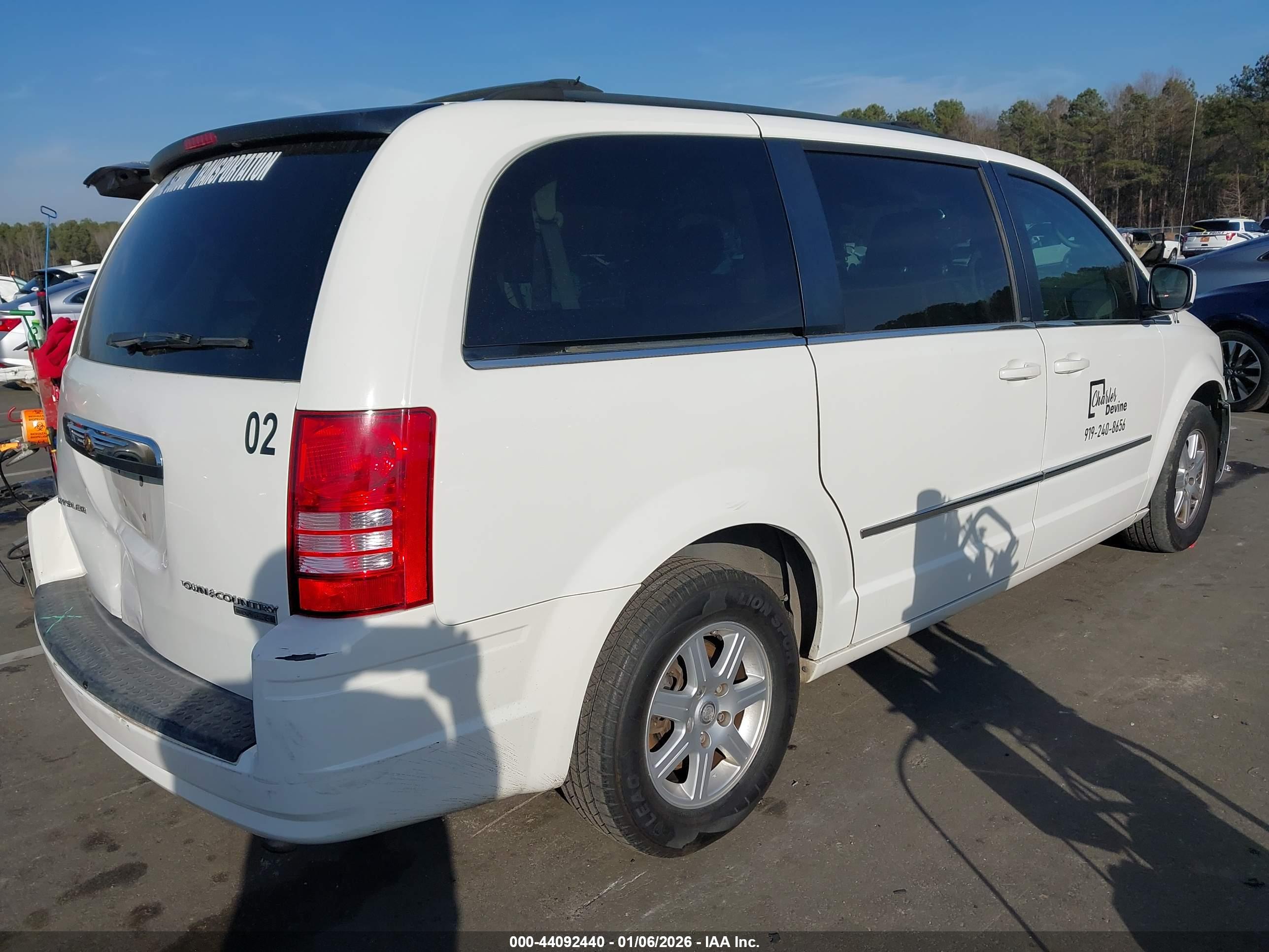 CHRYSLER TOWN image 4