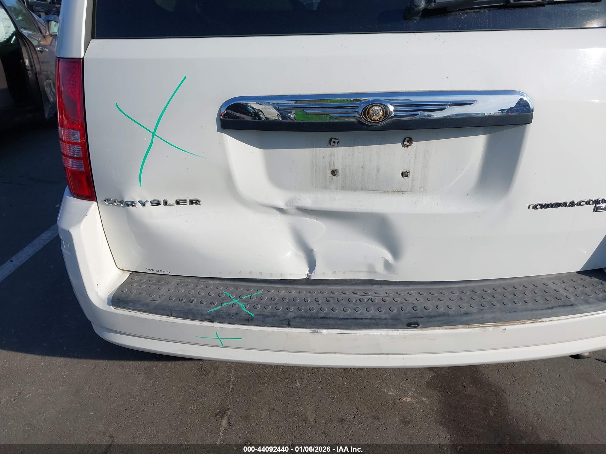 CHRYSLER TOWN image 6